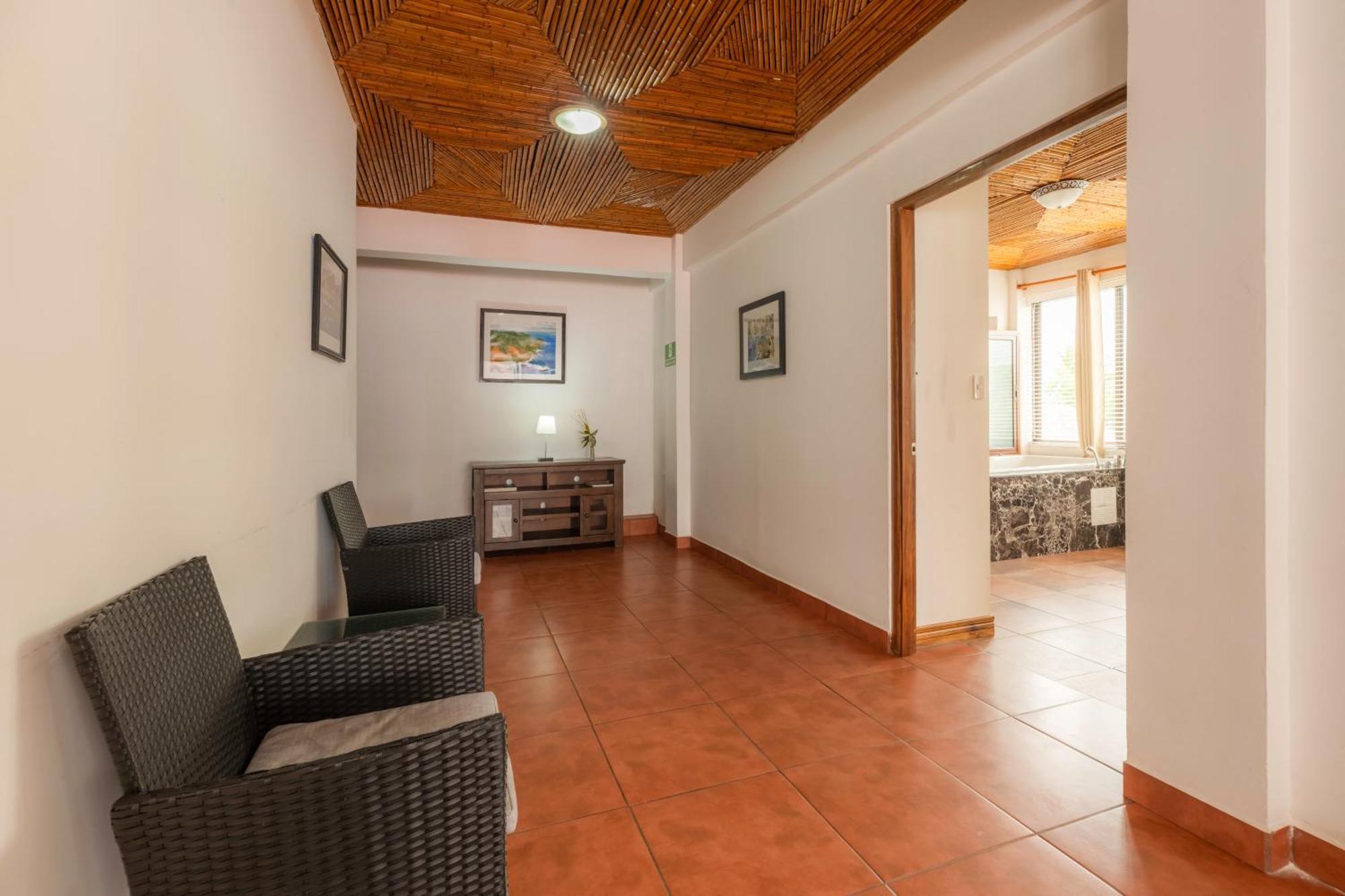 Hotel Laguna & Club