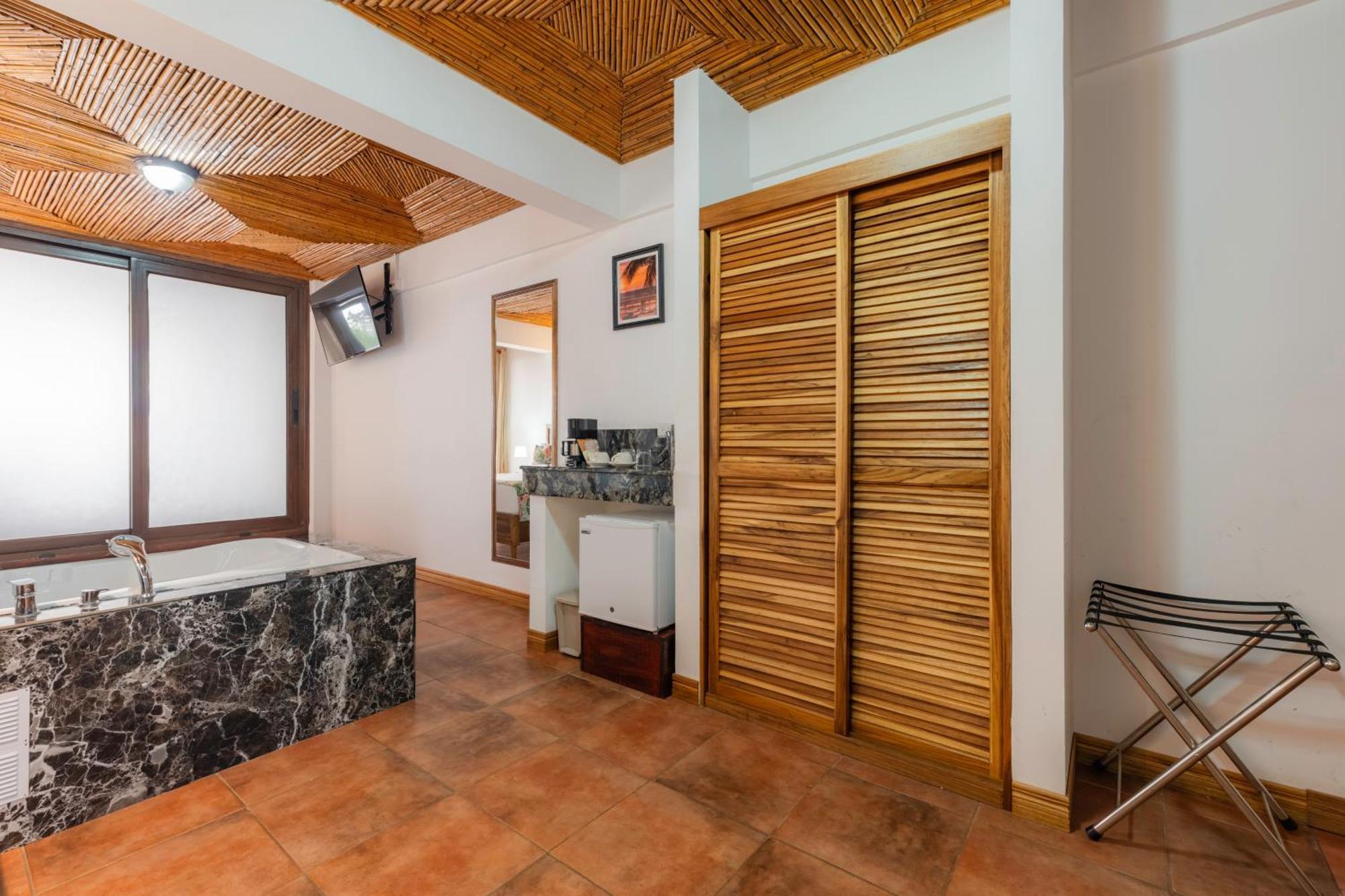 Hotel Laguna & Club Jaco