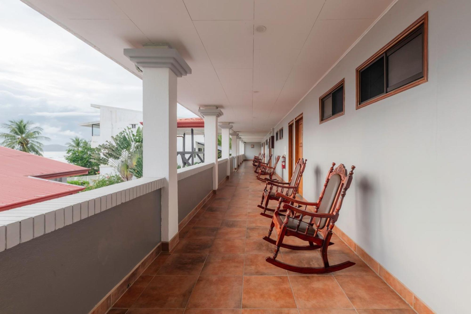 Hotel Laguna & Club 4*