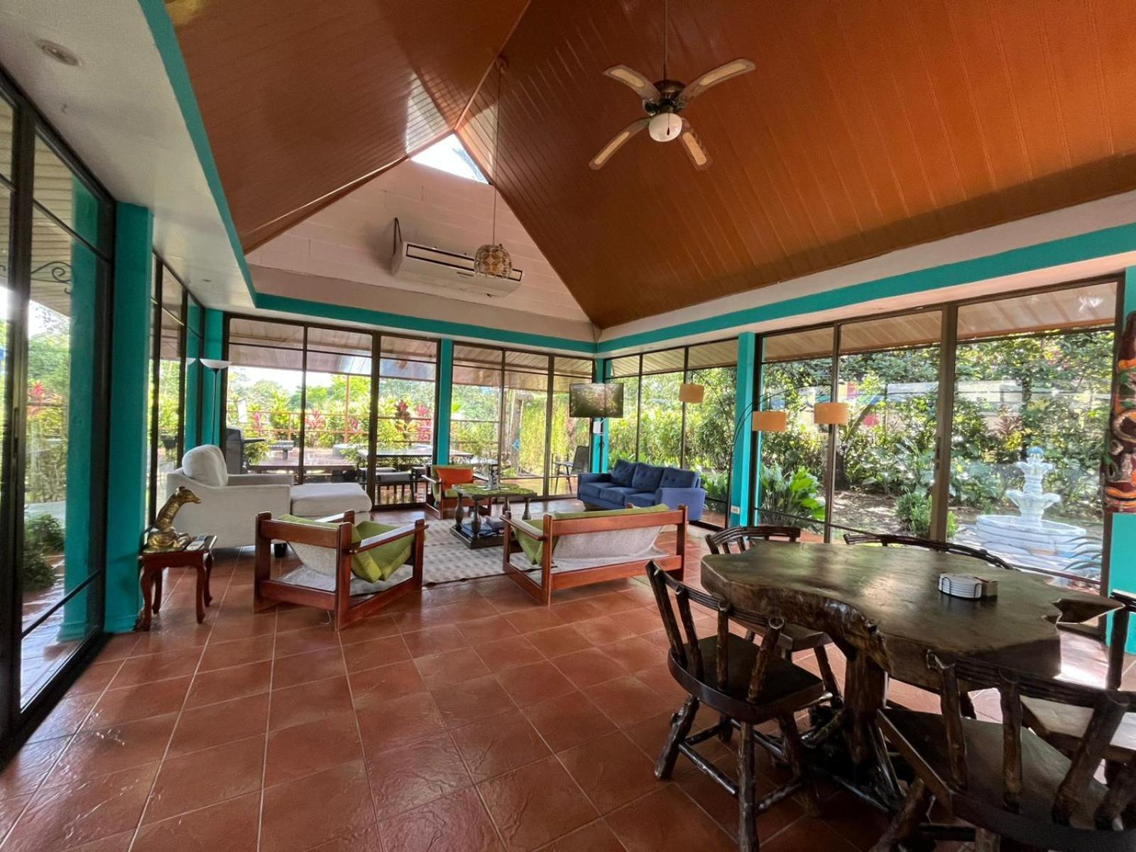 Casa Tropical Honey By The Blue