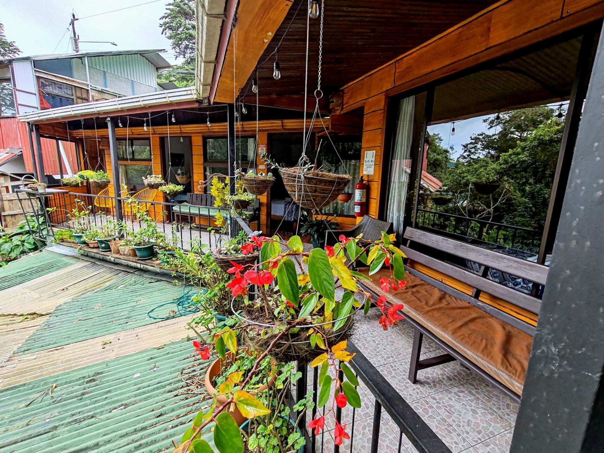 Bed & Breakfast Cabinas El Pueblo B&B Monteverde
