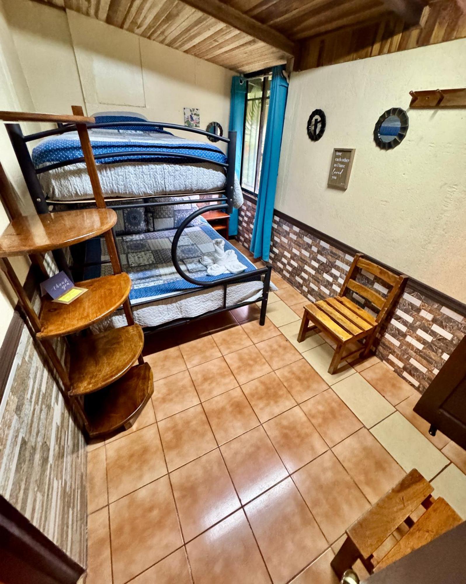 Bed & Breakfast Cabinas El Pueblo B&B Monteverde