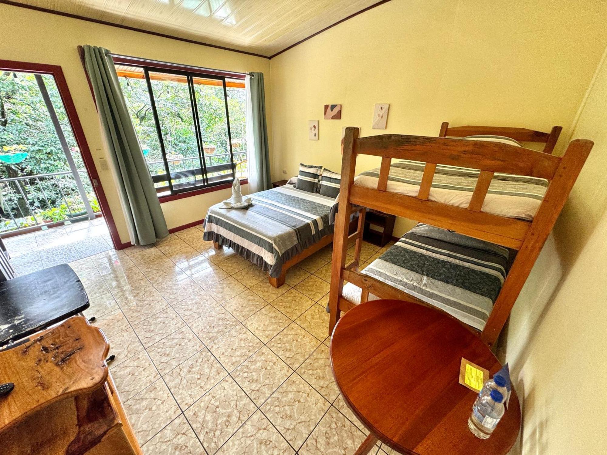 Bed & Breakfast Cabinas El Pueblo B&B Monteverde 2*