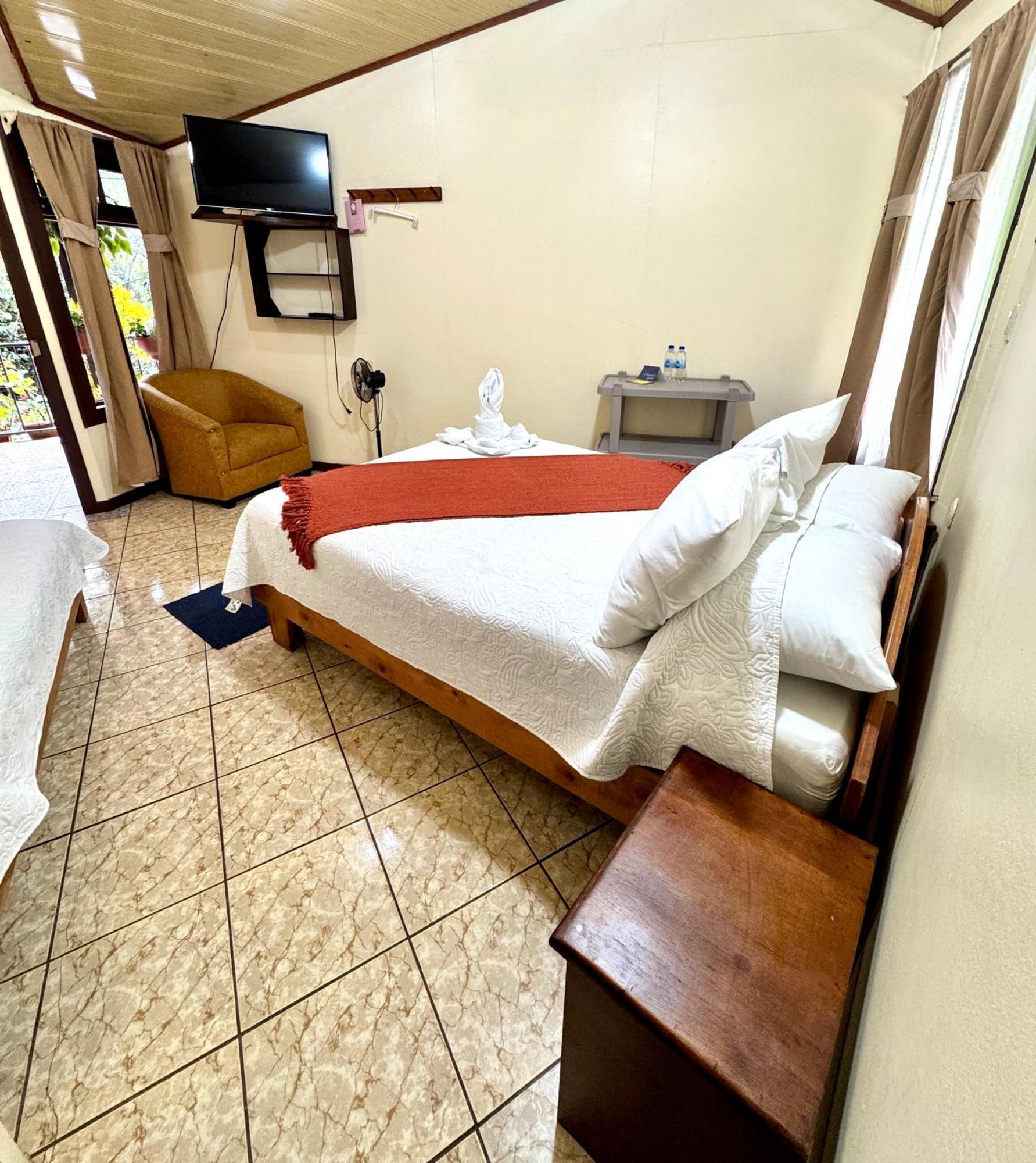 Cabinas El Pueblo B&B Monteverde 2*