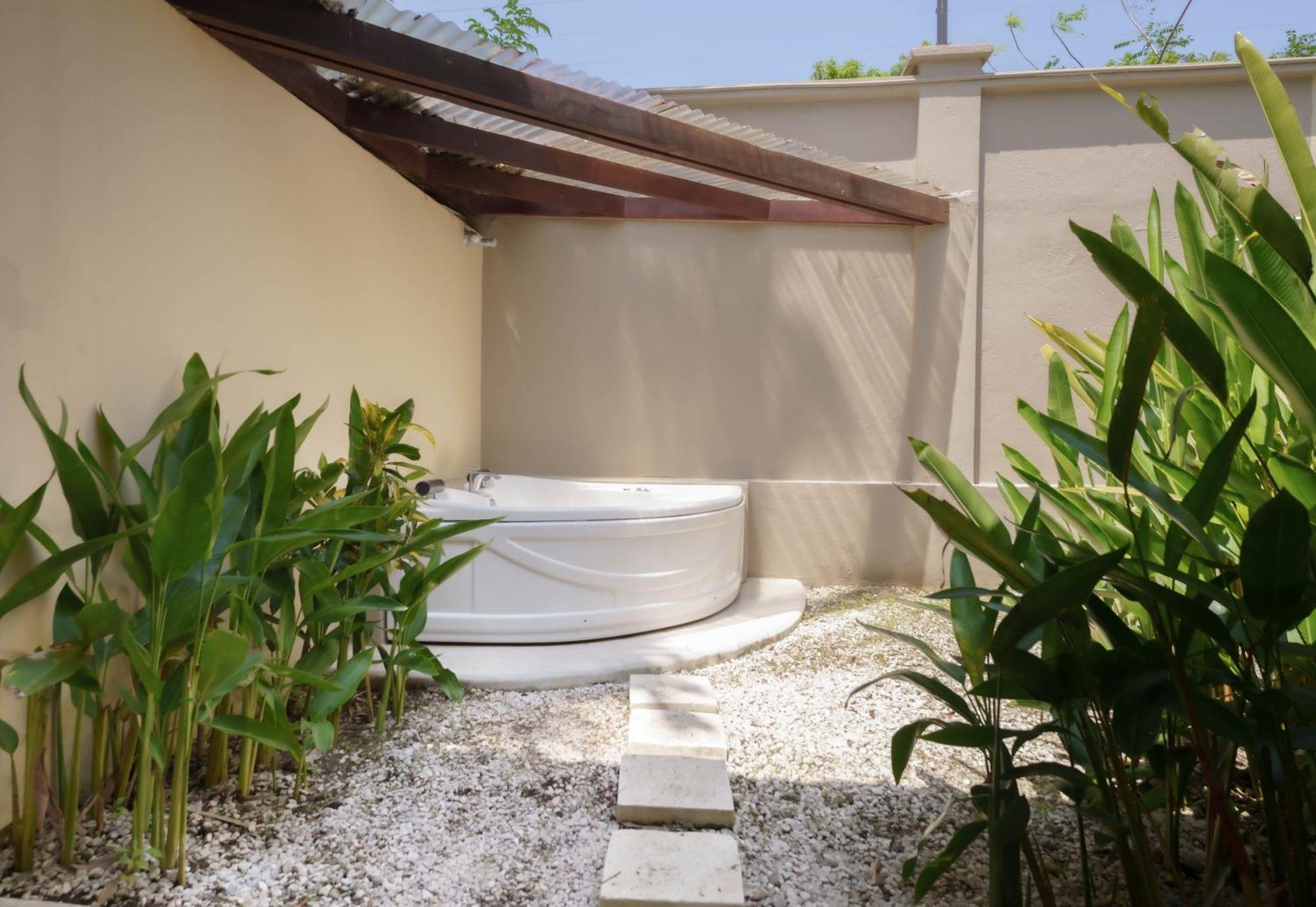 Bahia Del Sol Beach Front Boutique Hotel 4*
