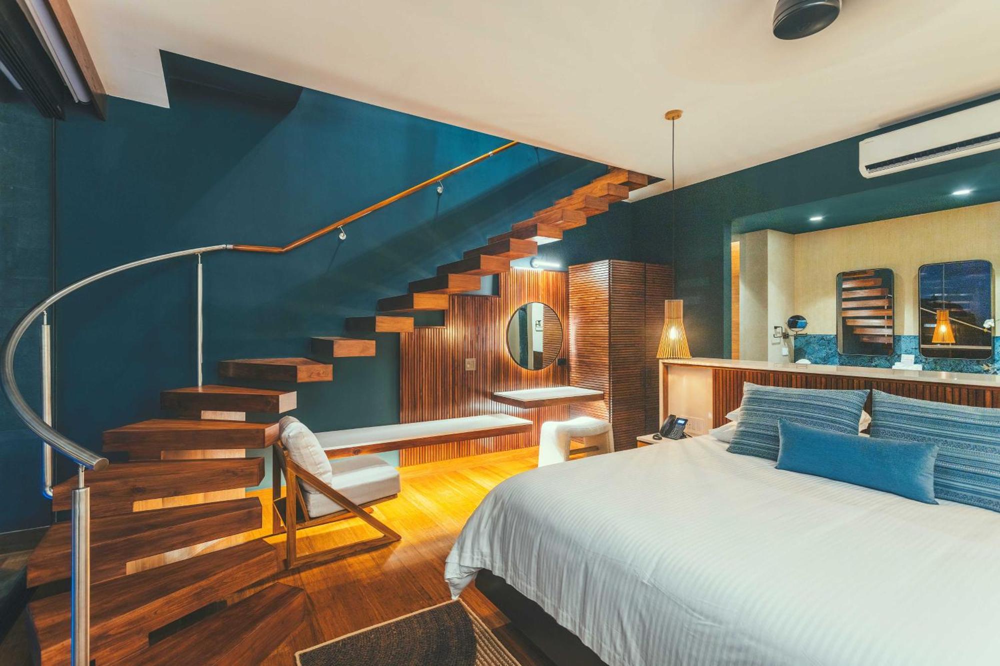 Altos Hotel