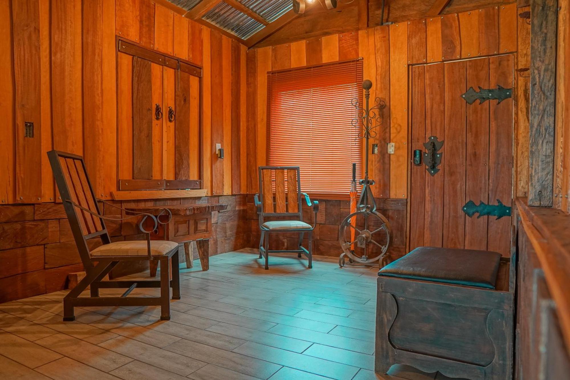 Lodge La Tigra Rainforest