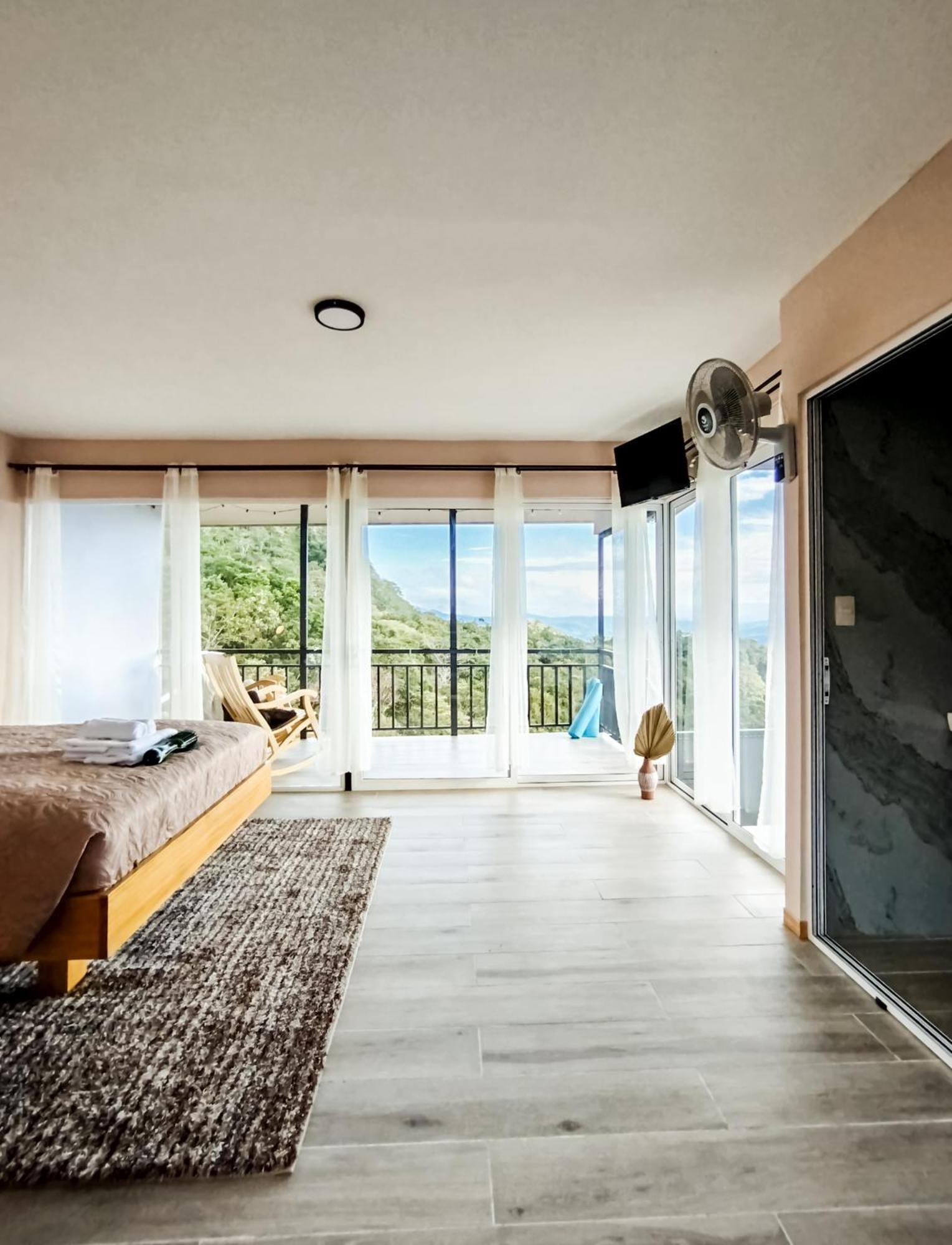Lodge Hideaway 3 - Breakfast Included & Mountain View *