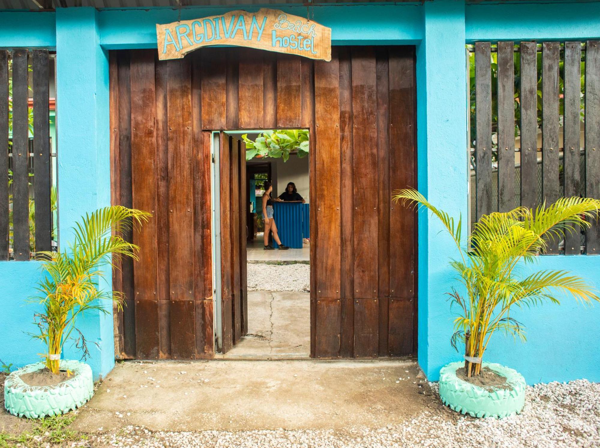 Argdivan Hostel *