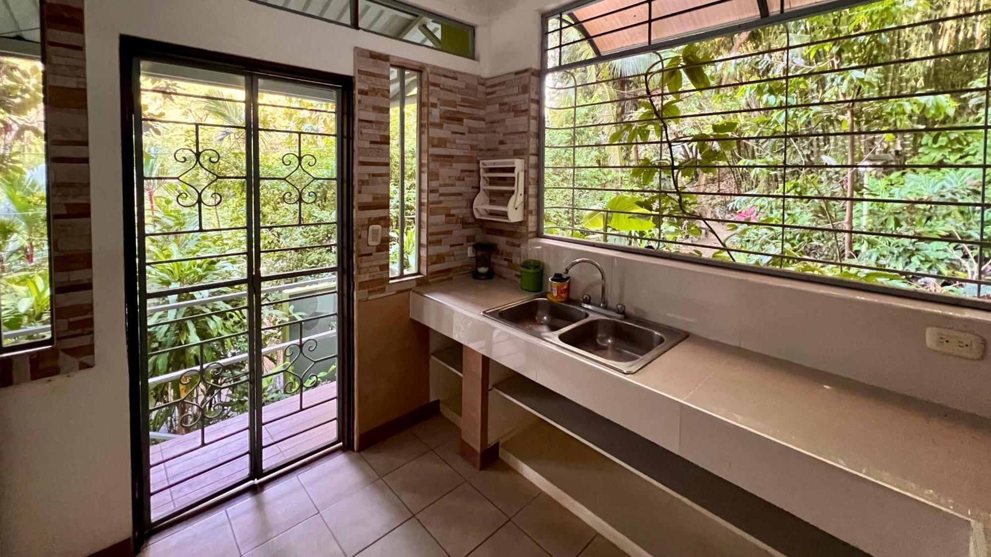 Zen Zaru Jungle Retreat Wildlife, Spa & Sea Views Hotel