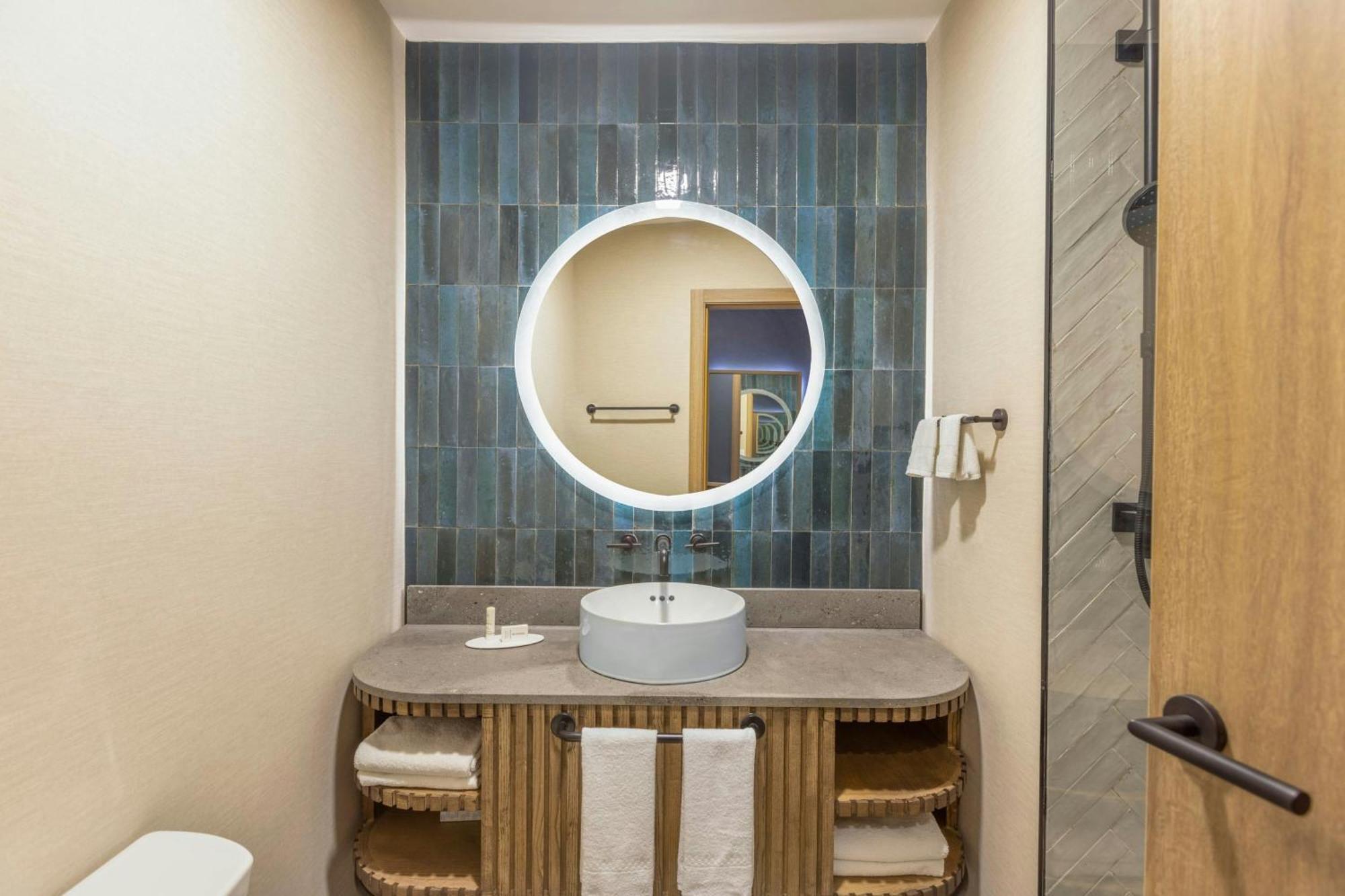 Courtyard By Marriott Hotel