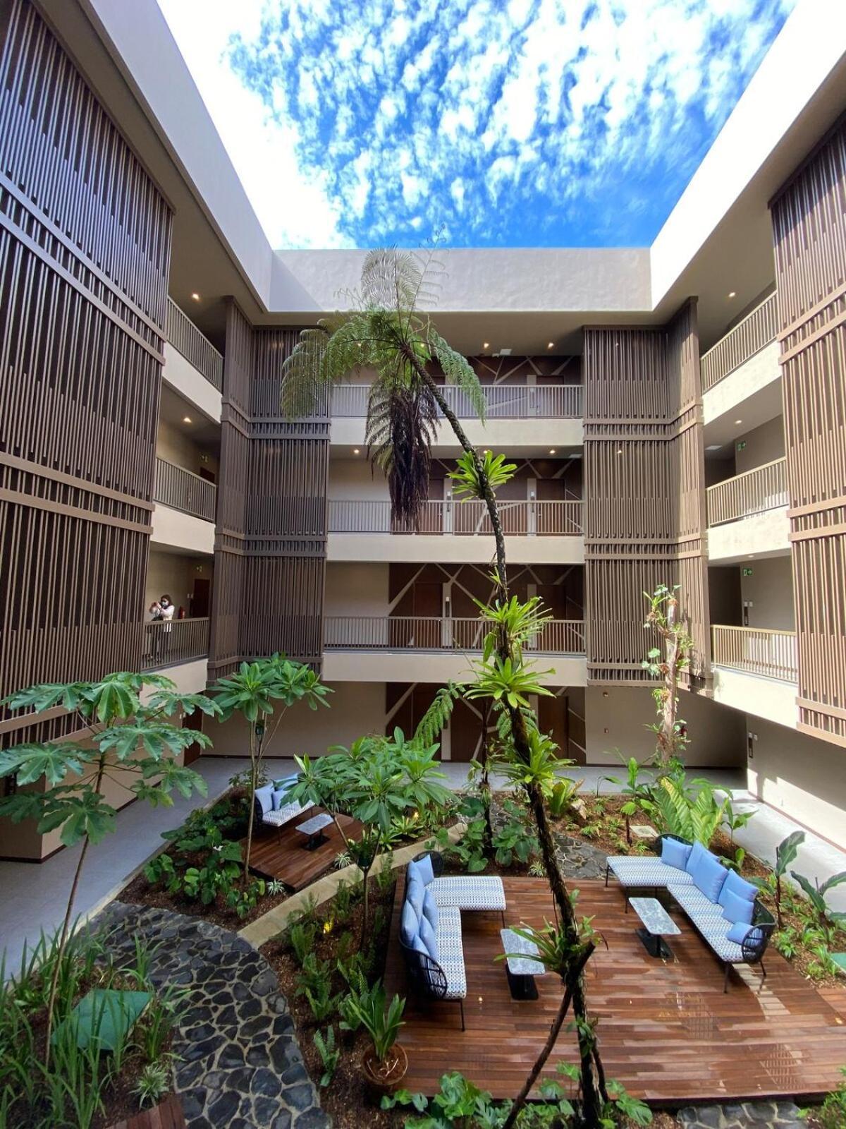 2-bedroom Rainforest & Balcony At Botanika Apartment