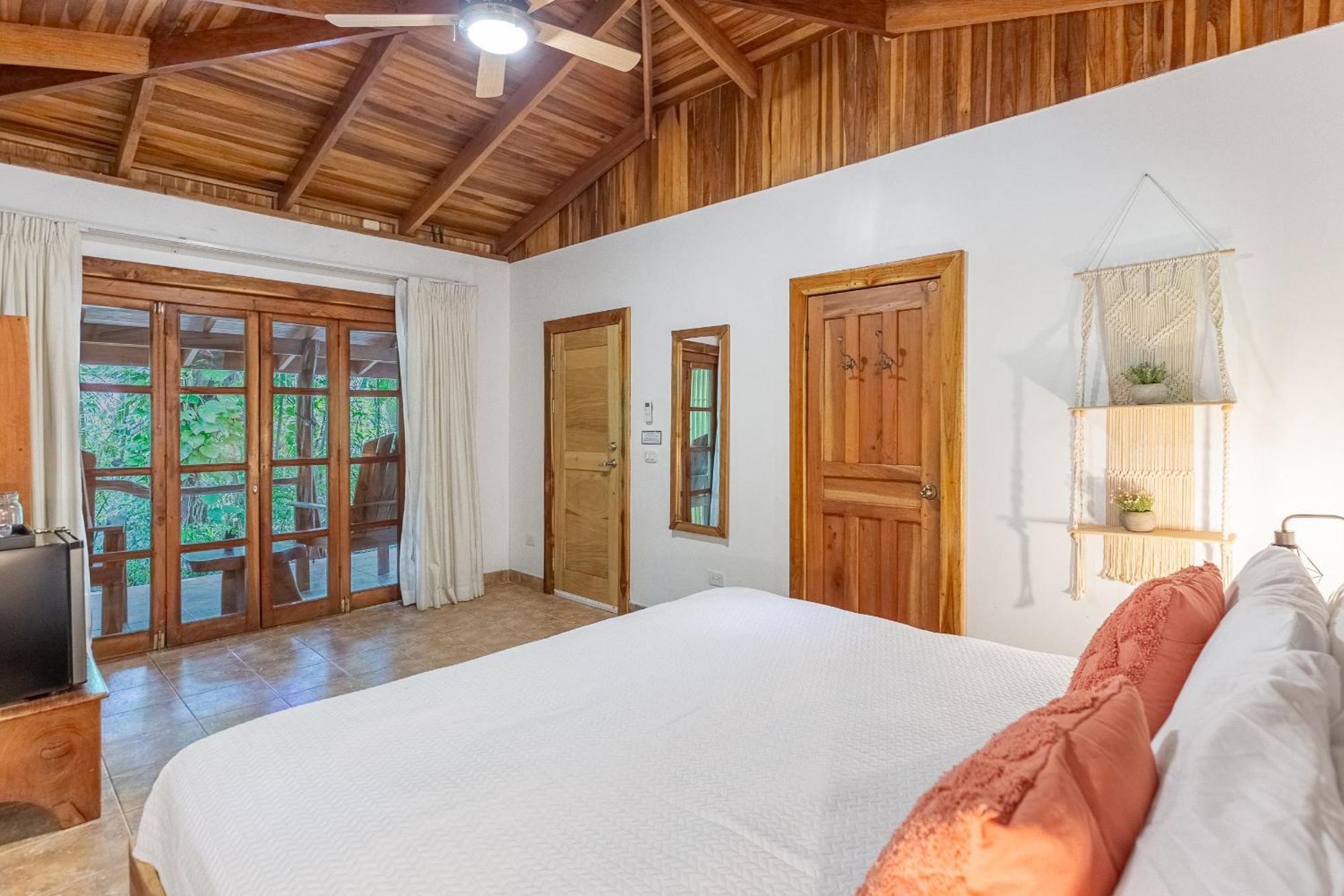 Makanas Bed & Breakfast 3*