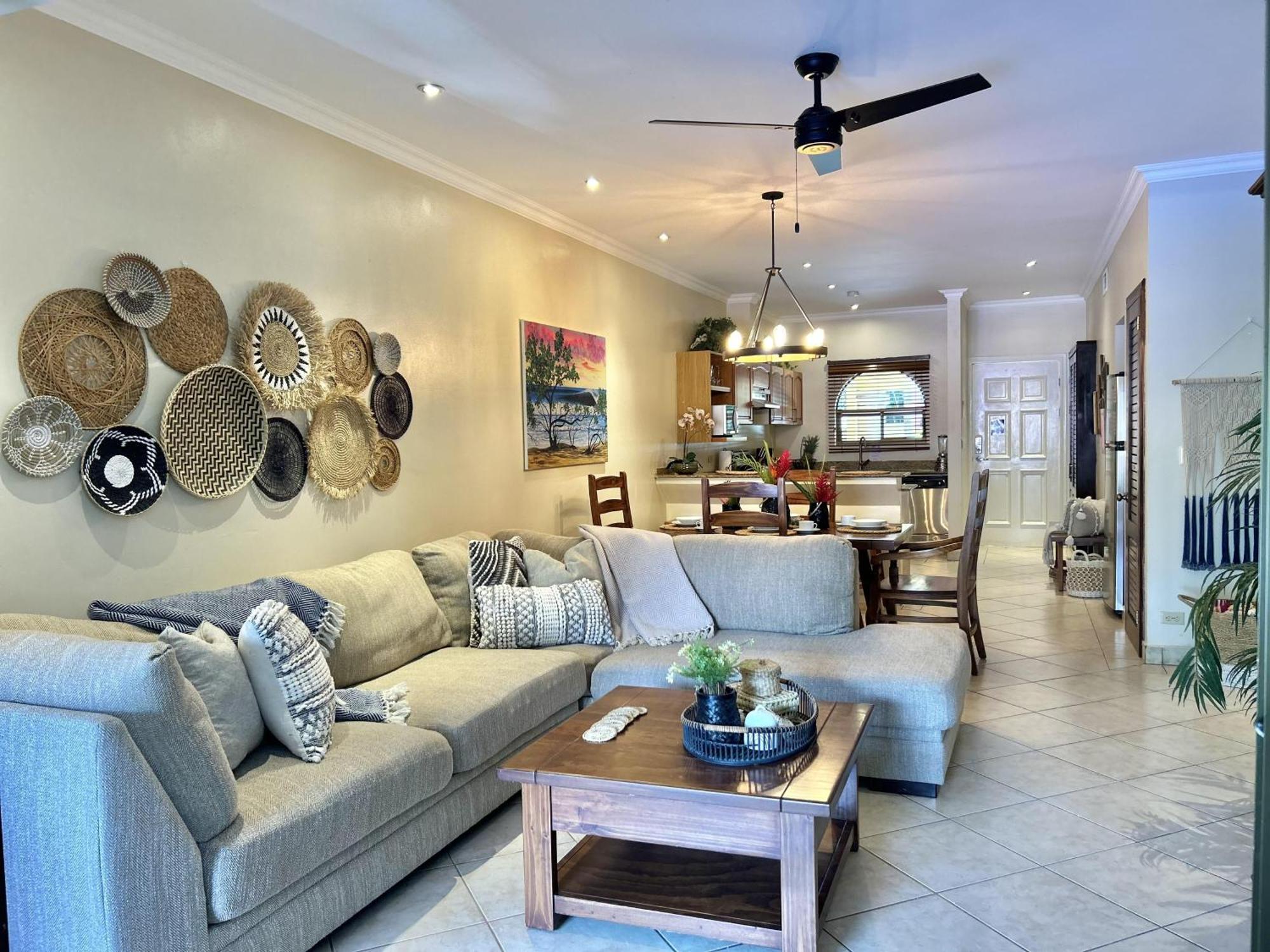 Sunrise 1- 3 Bedroom Poolside Apartment *