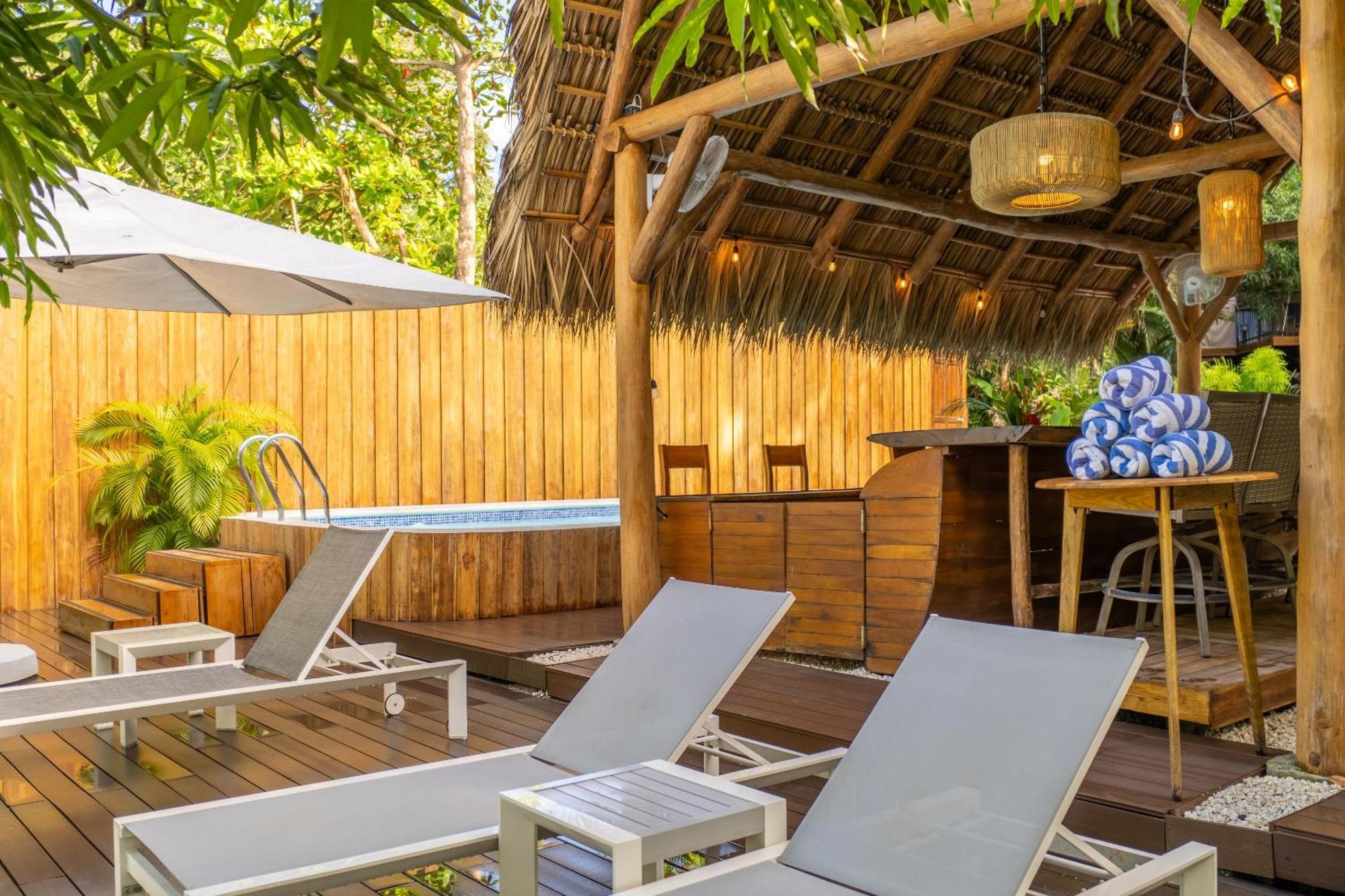 Isla Chiquita Glamping Hotel Paquera
