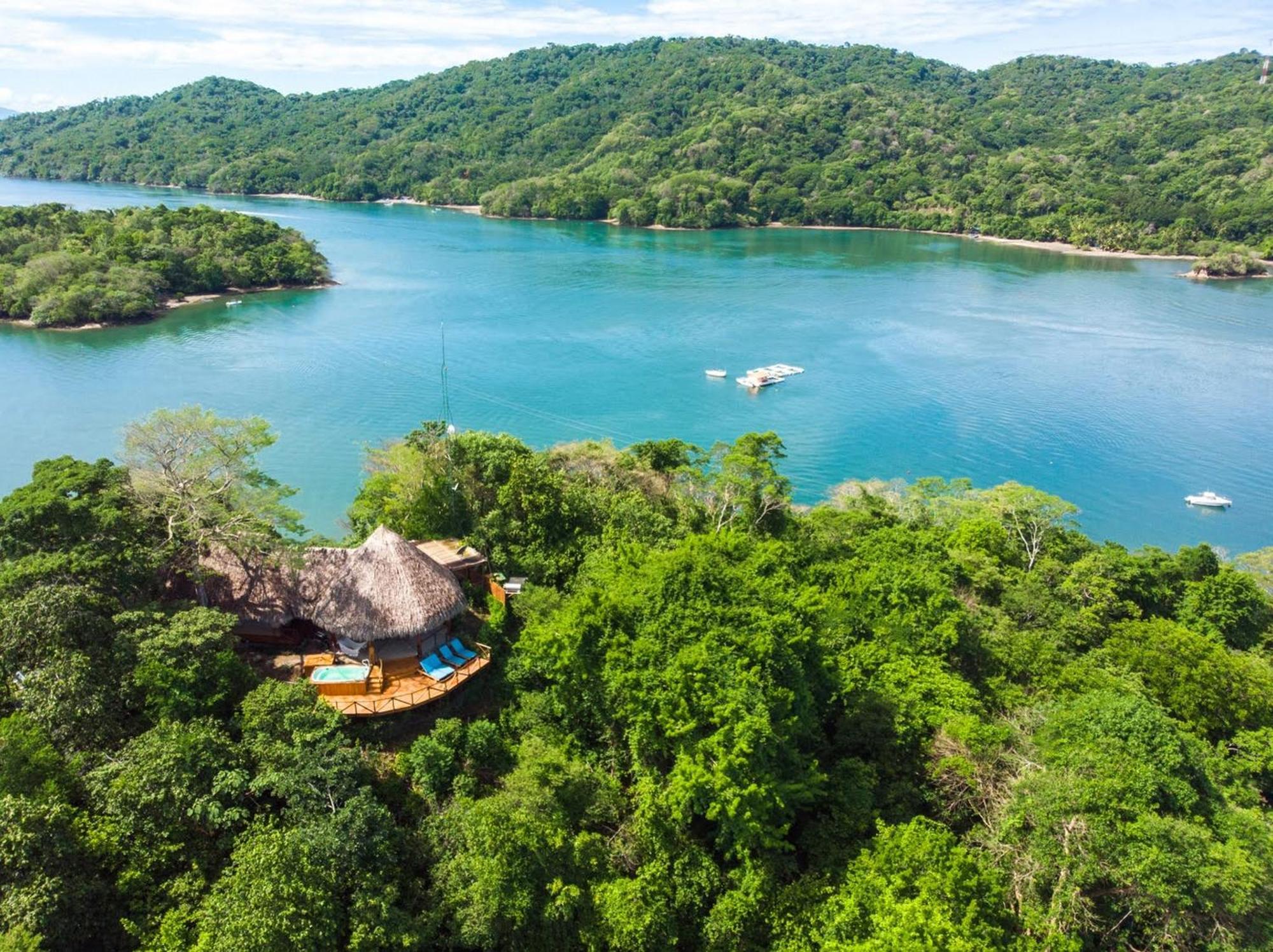 Isla Chiquita Glamping Hotel 4*