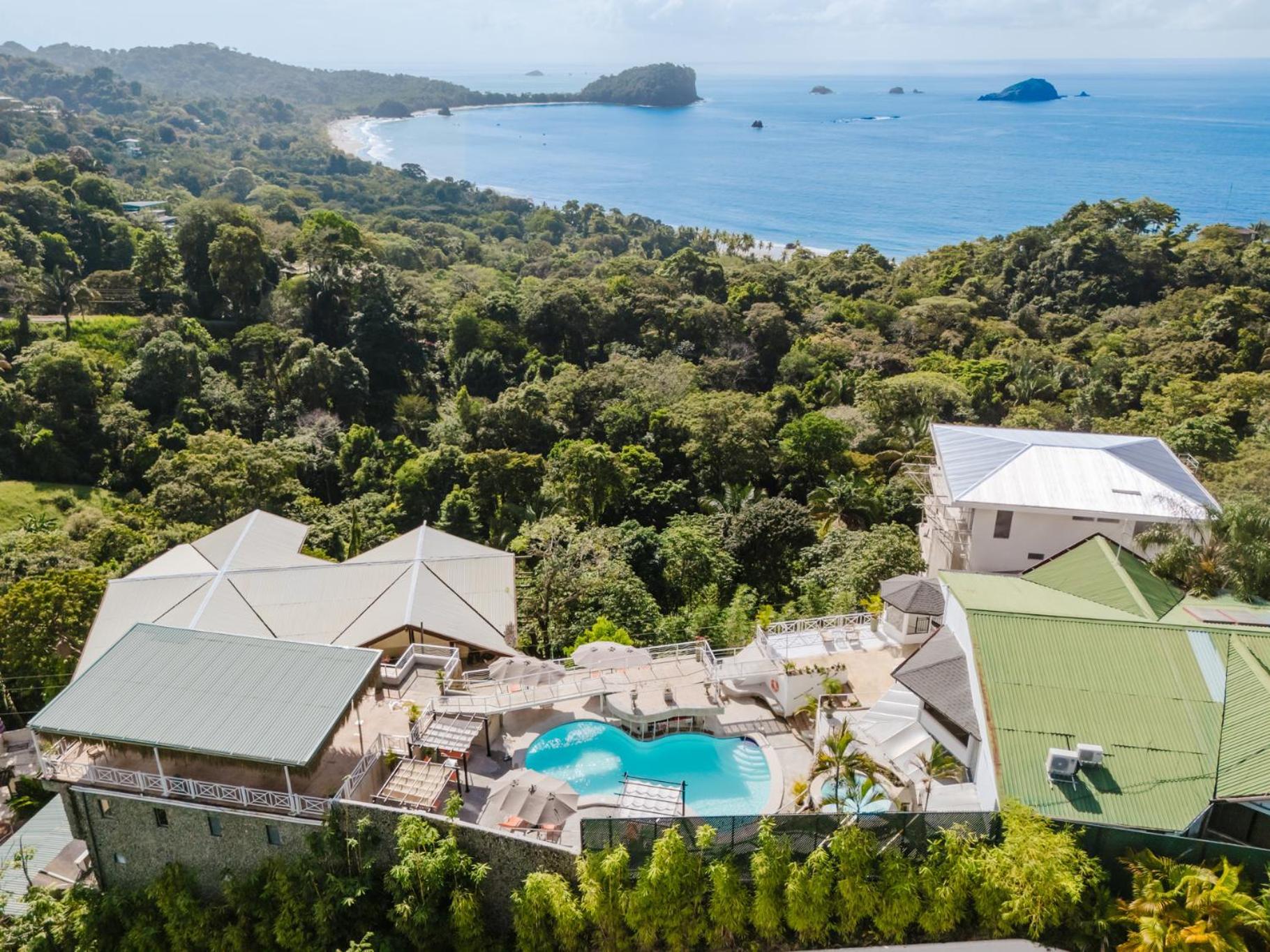 Hotel Layan & 4*