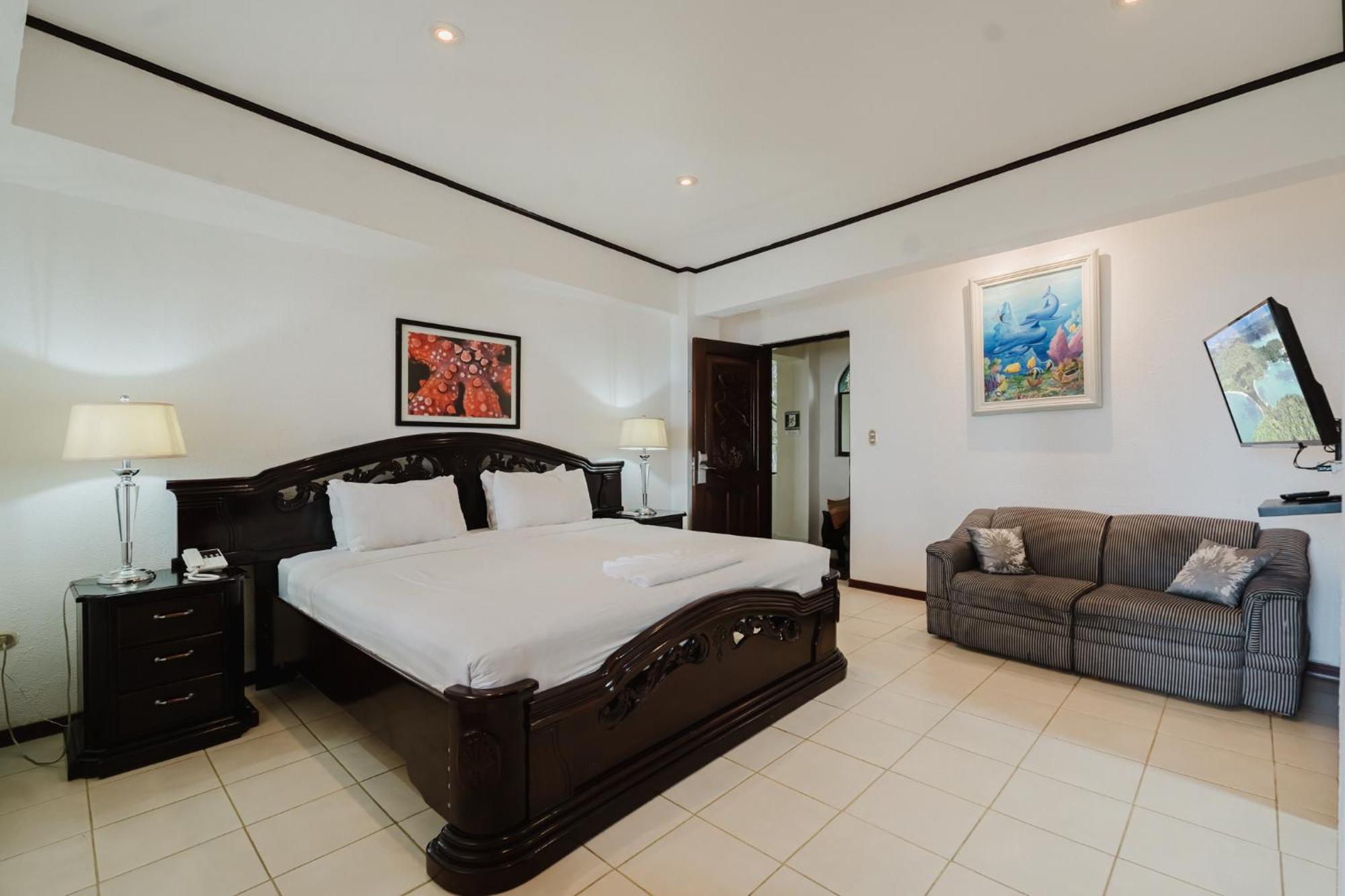 Hotel Layan & 4*