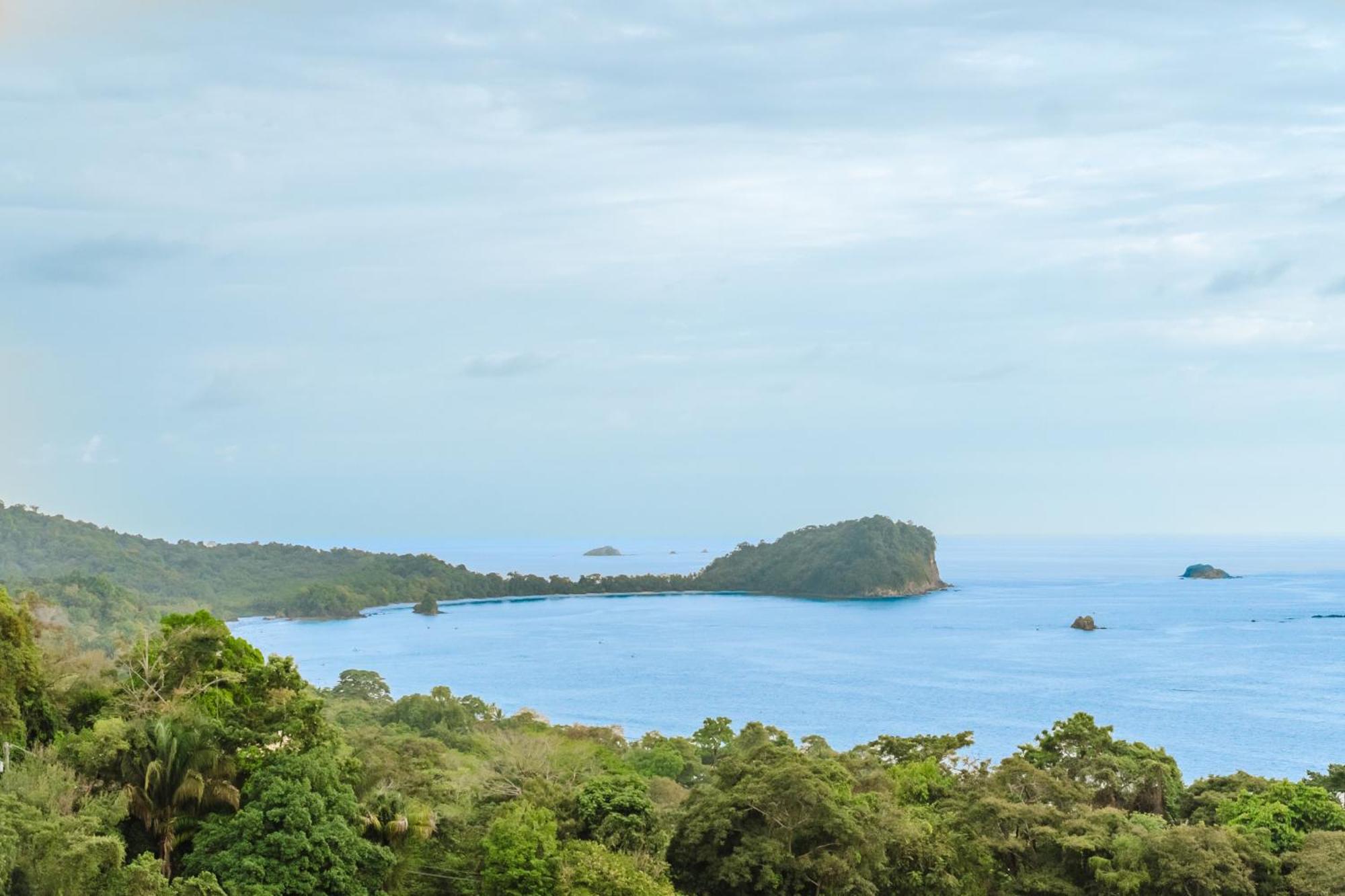 Layan & Hotel Manuel Antonio