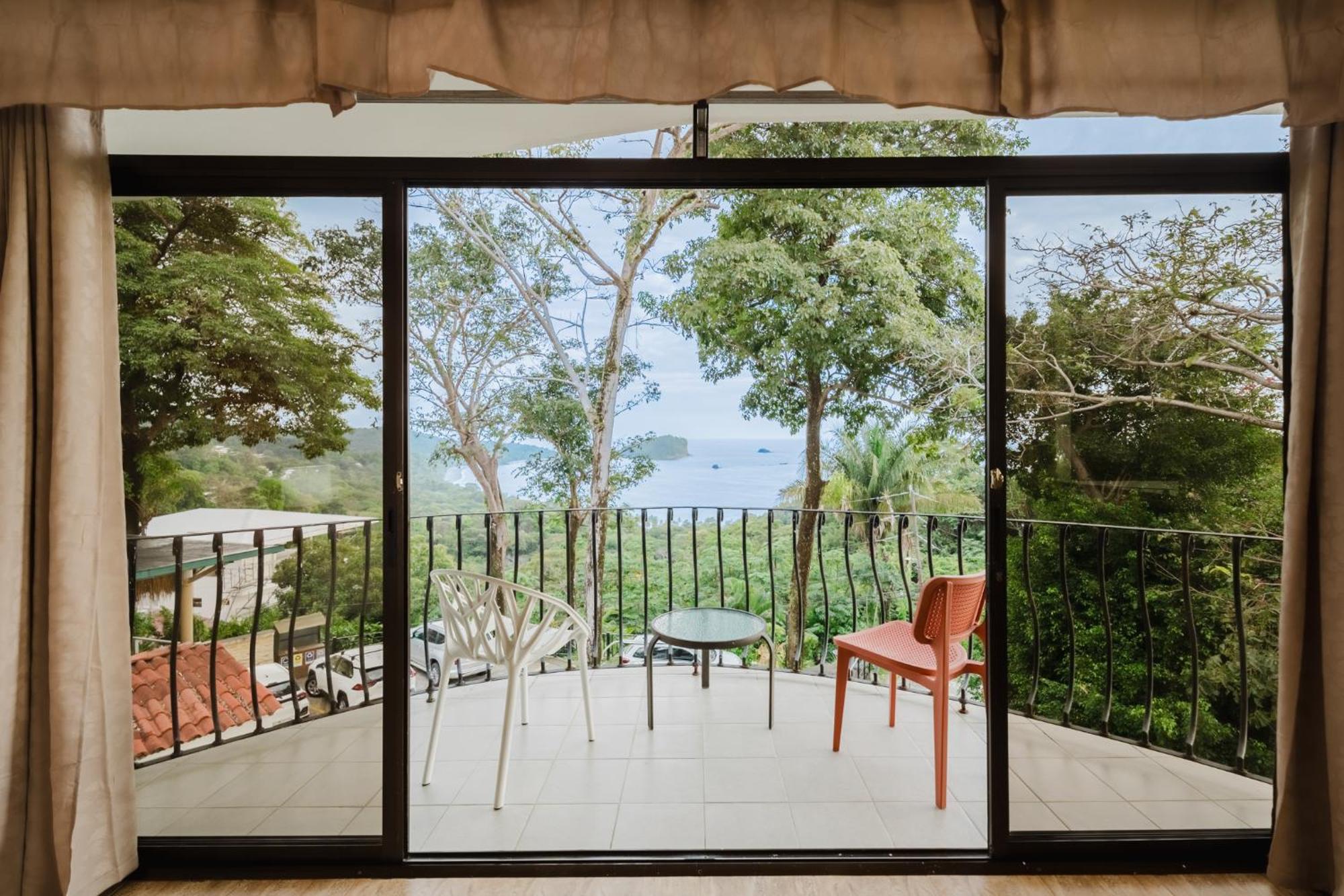 Layan & Hotel Manuel Antonio