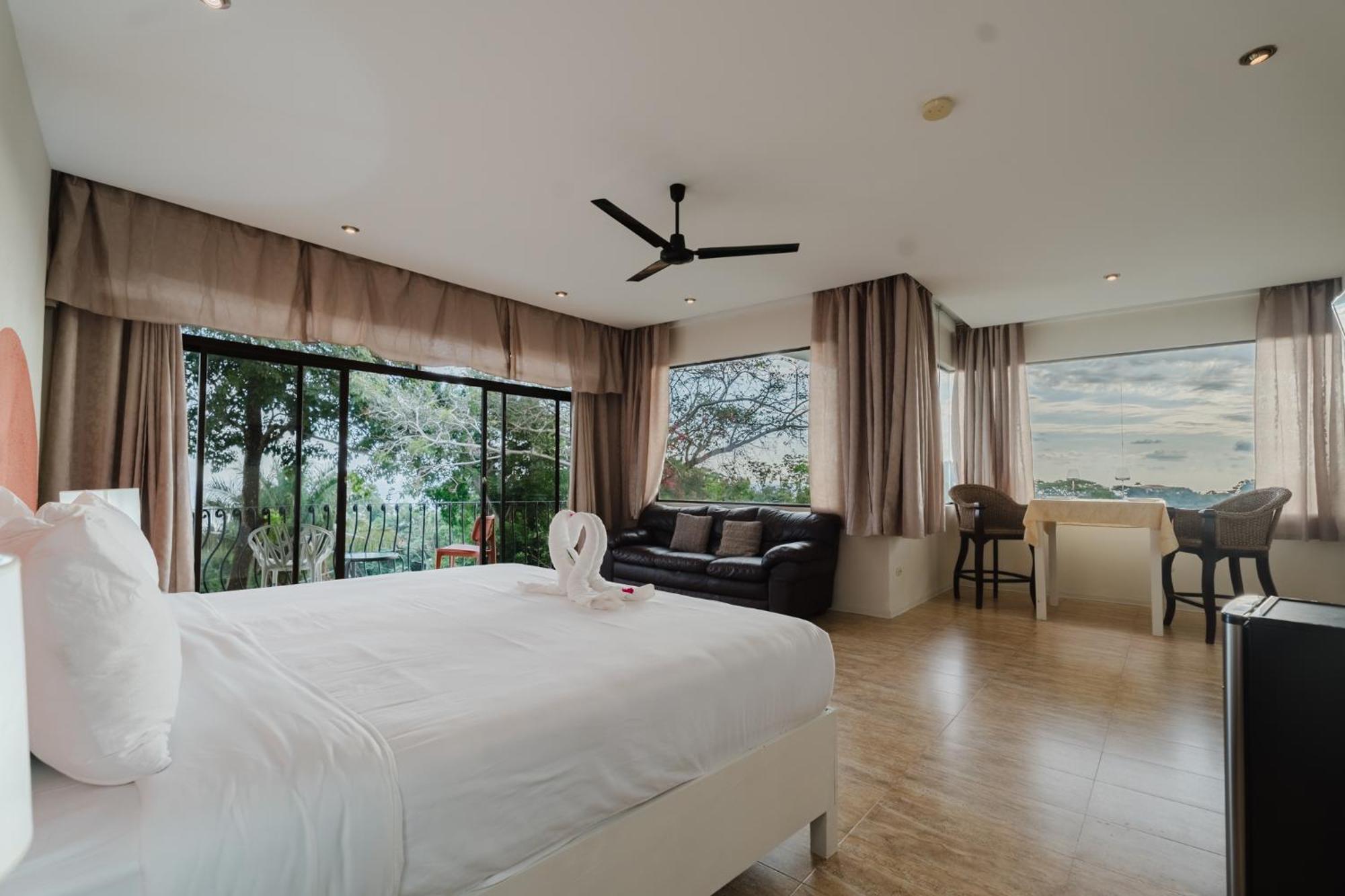 Hotel Layan & 4*