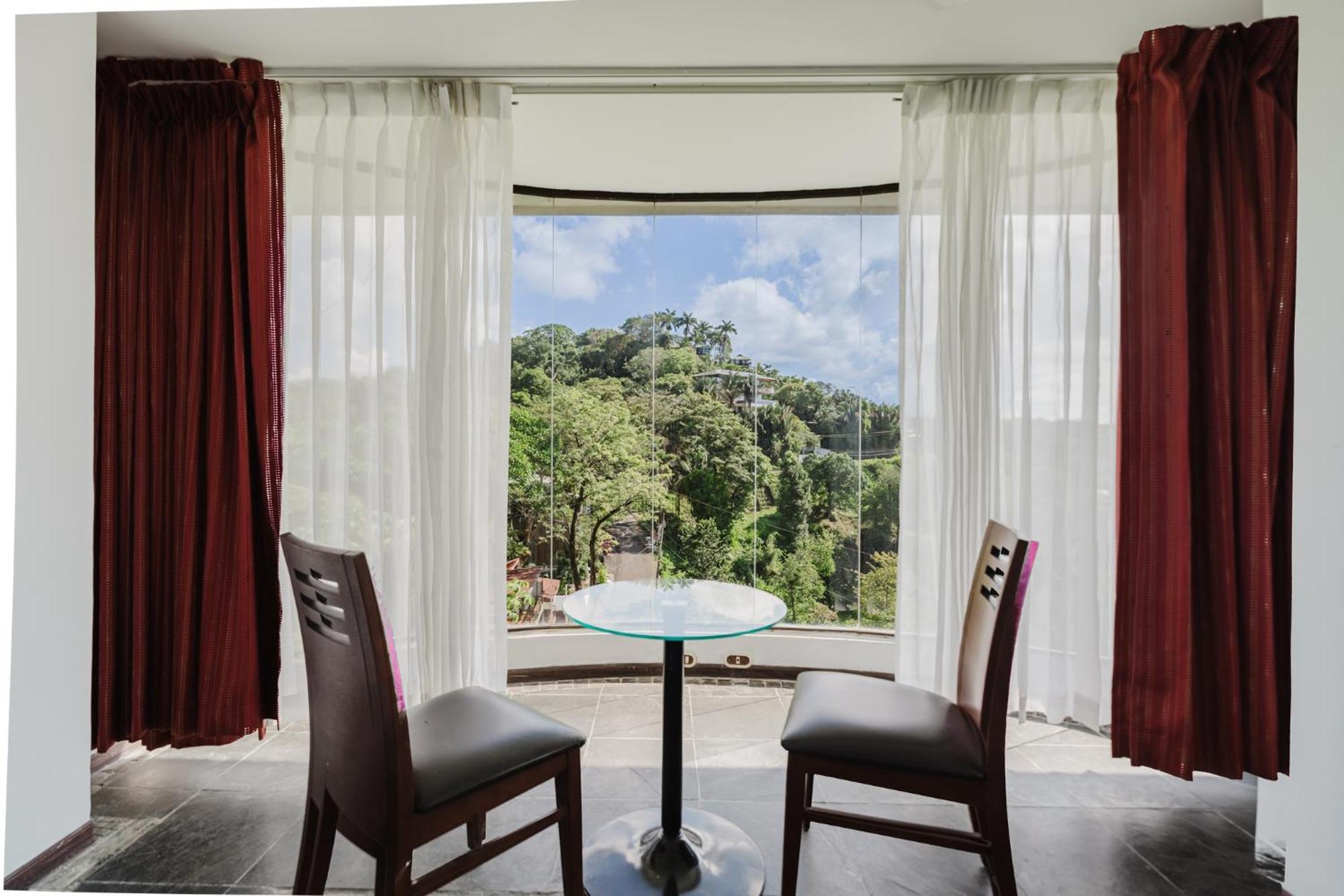 Layan & 4* Manuel Antonio