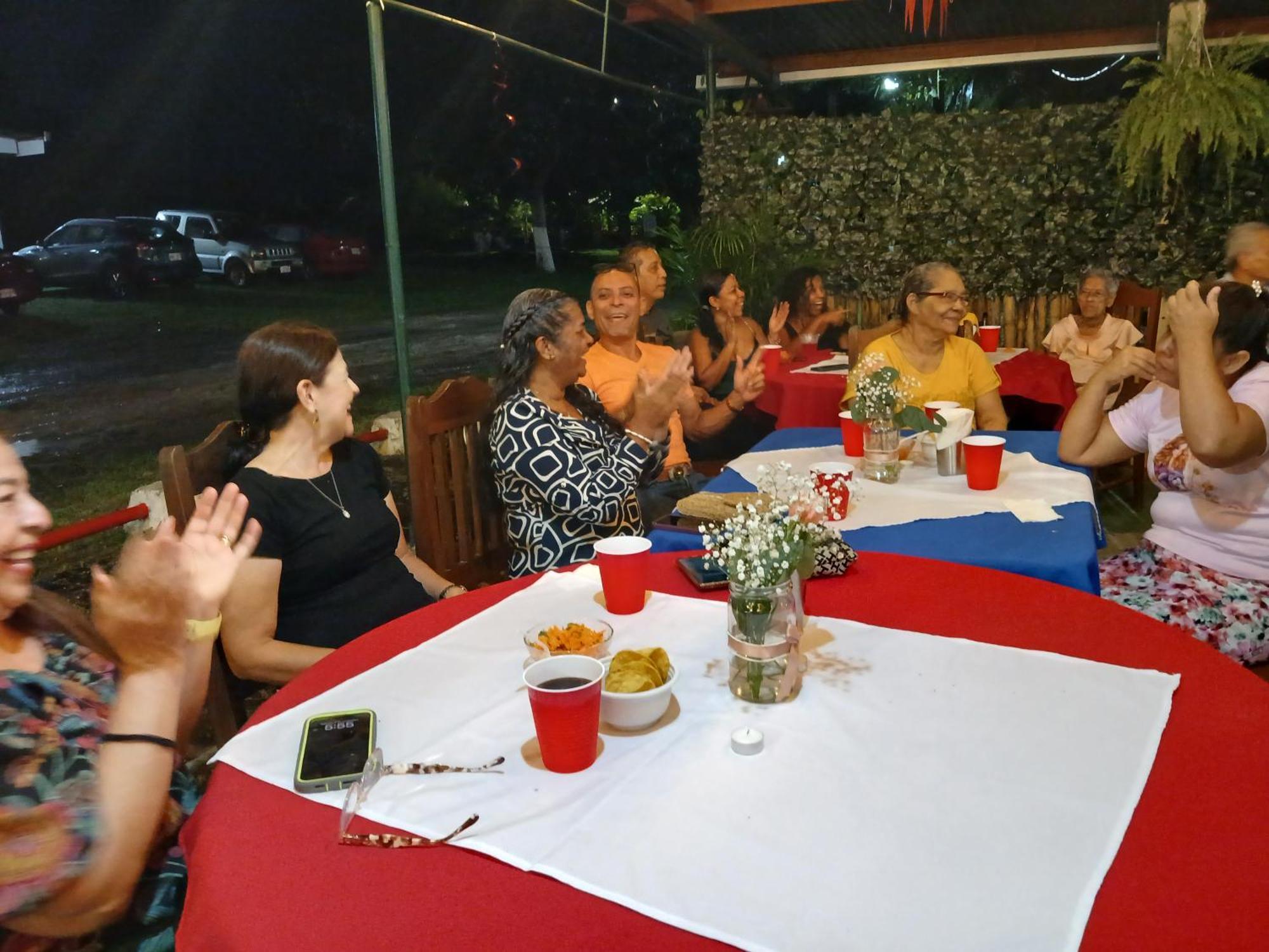 El Cocobolo Food&rest 5 Wifi Ac Pkg Gratis * Liberia