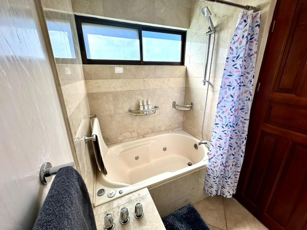 Luxury 2br Escape Near Apartment