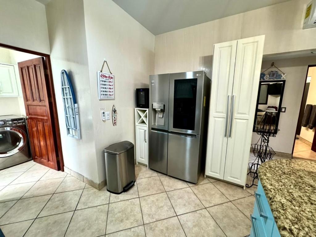 Luxury 2br Escape Near Apartment Tamarindo