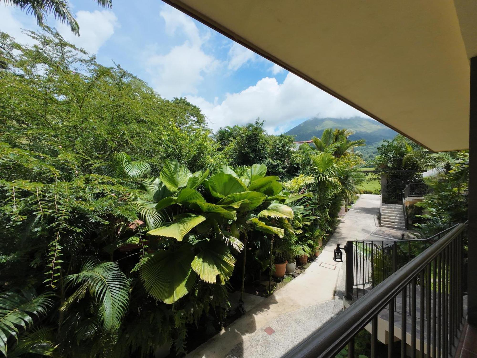 Paradise Hot Springs - Thermal Water & Volcano Views