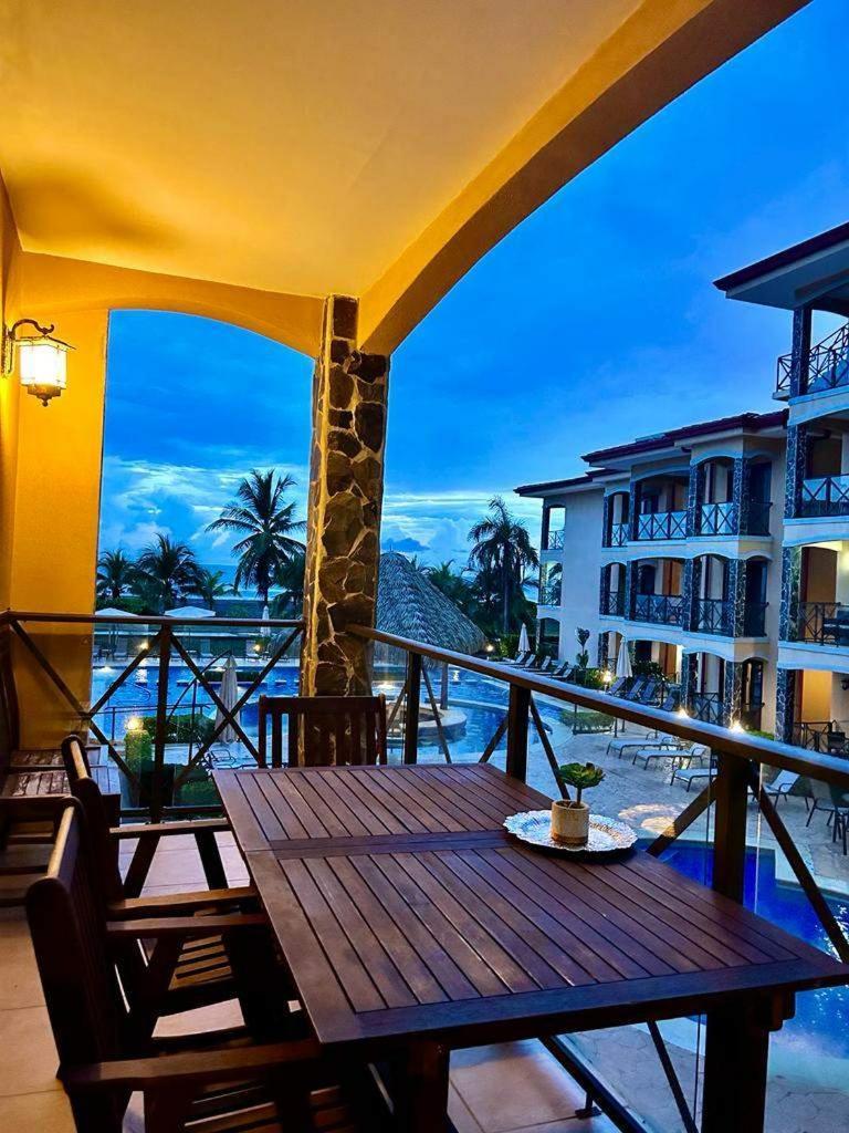 Apartamento De Lujo En Playa Jaco, Frente Al Mar, Wifi, Ac, Parqueo Privado Y Piscinas