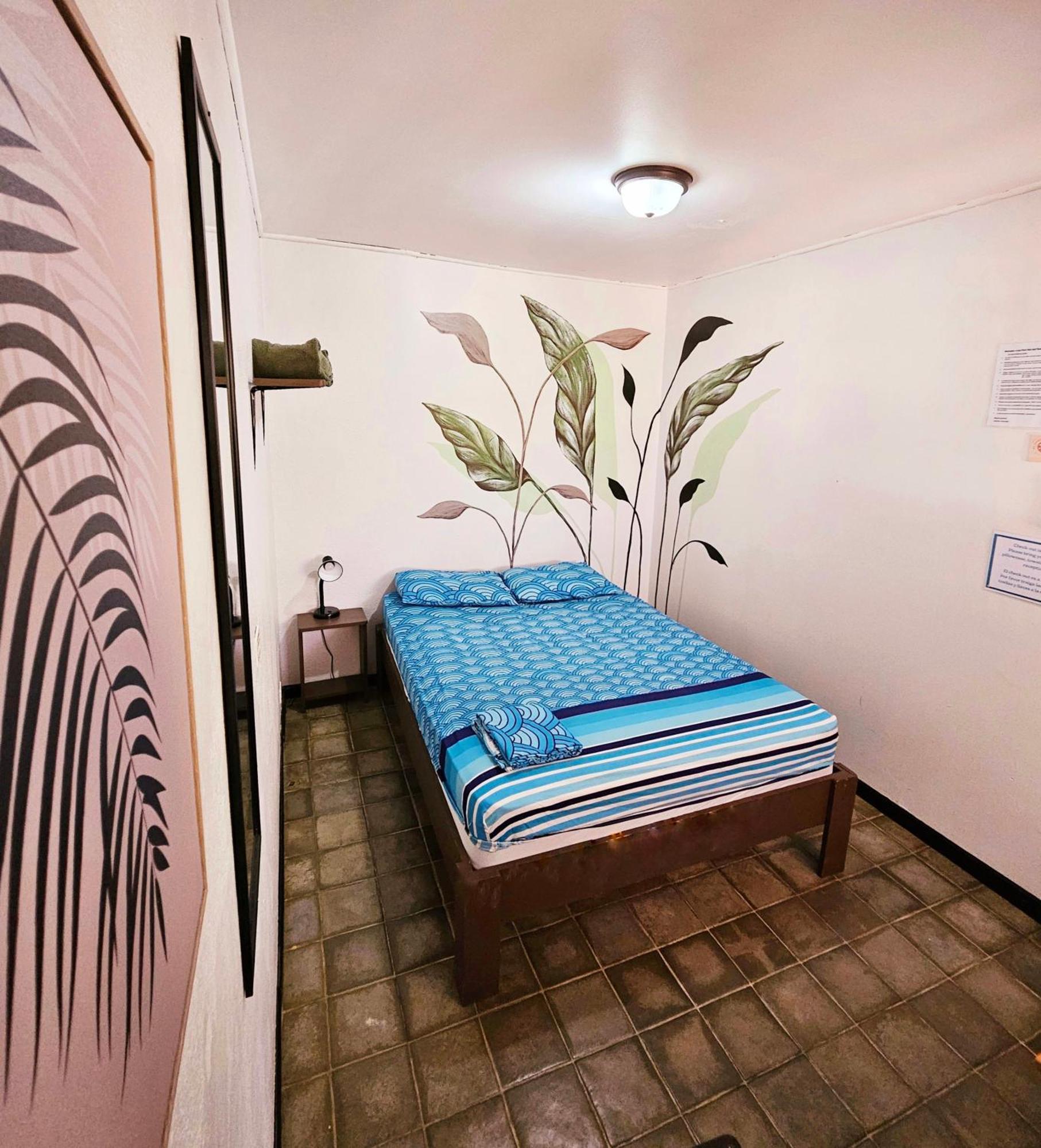 Casa Pura Vida Surf - Costa Rica Hostel