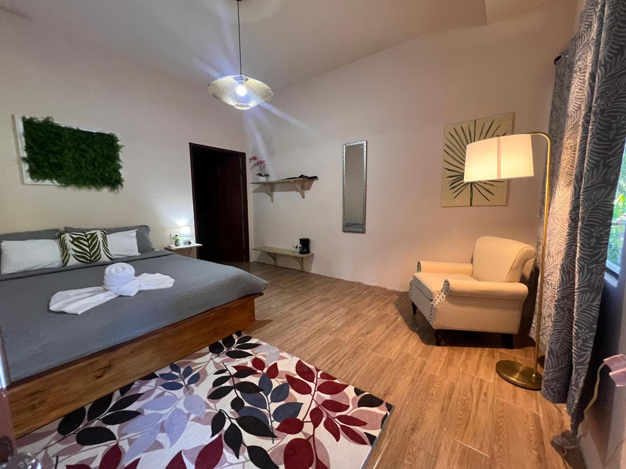Bed & Breakfast Zen Zaru Free Ma Park Tour & Breakfast Quepos