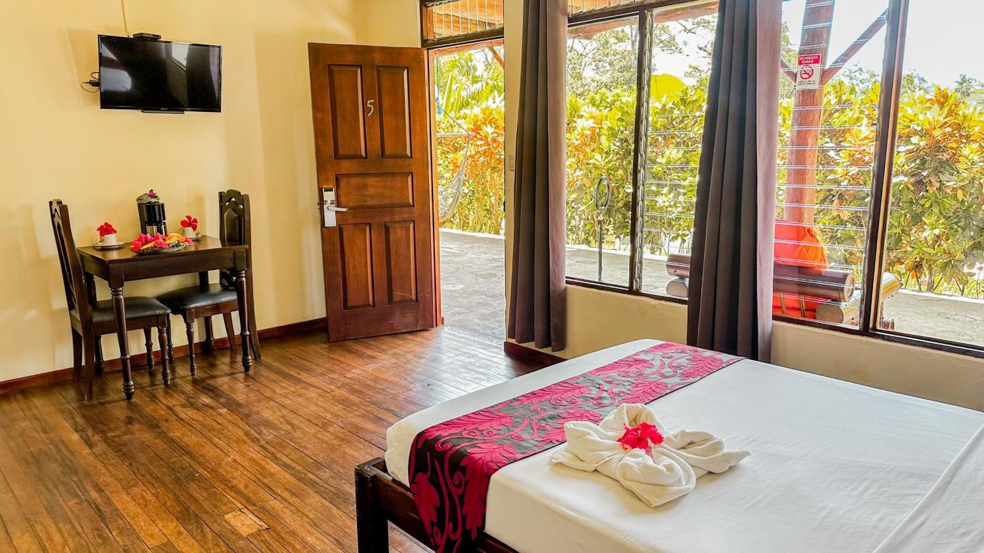 Hotel Tabulia Tree Manuel Antonio