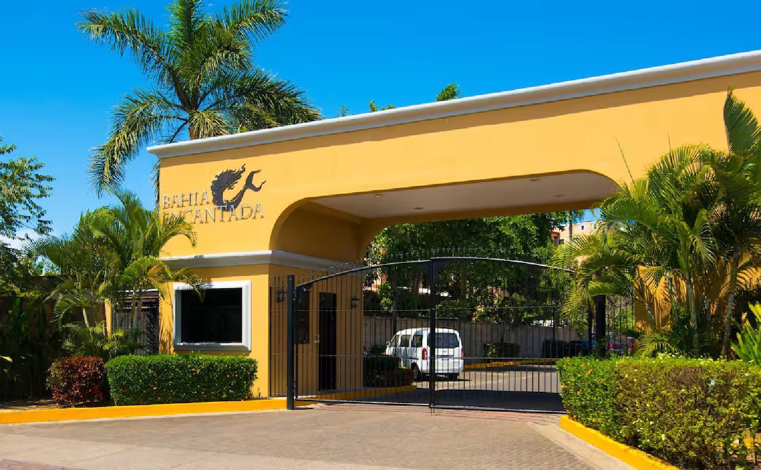 Apartamento De Lujo En Playa Jaco, Frente Al Mar, Wifi, Ac, Parqueo Privado Y Piscinas Apartment *