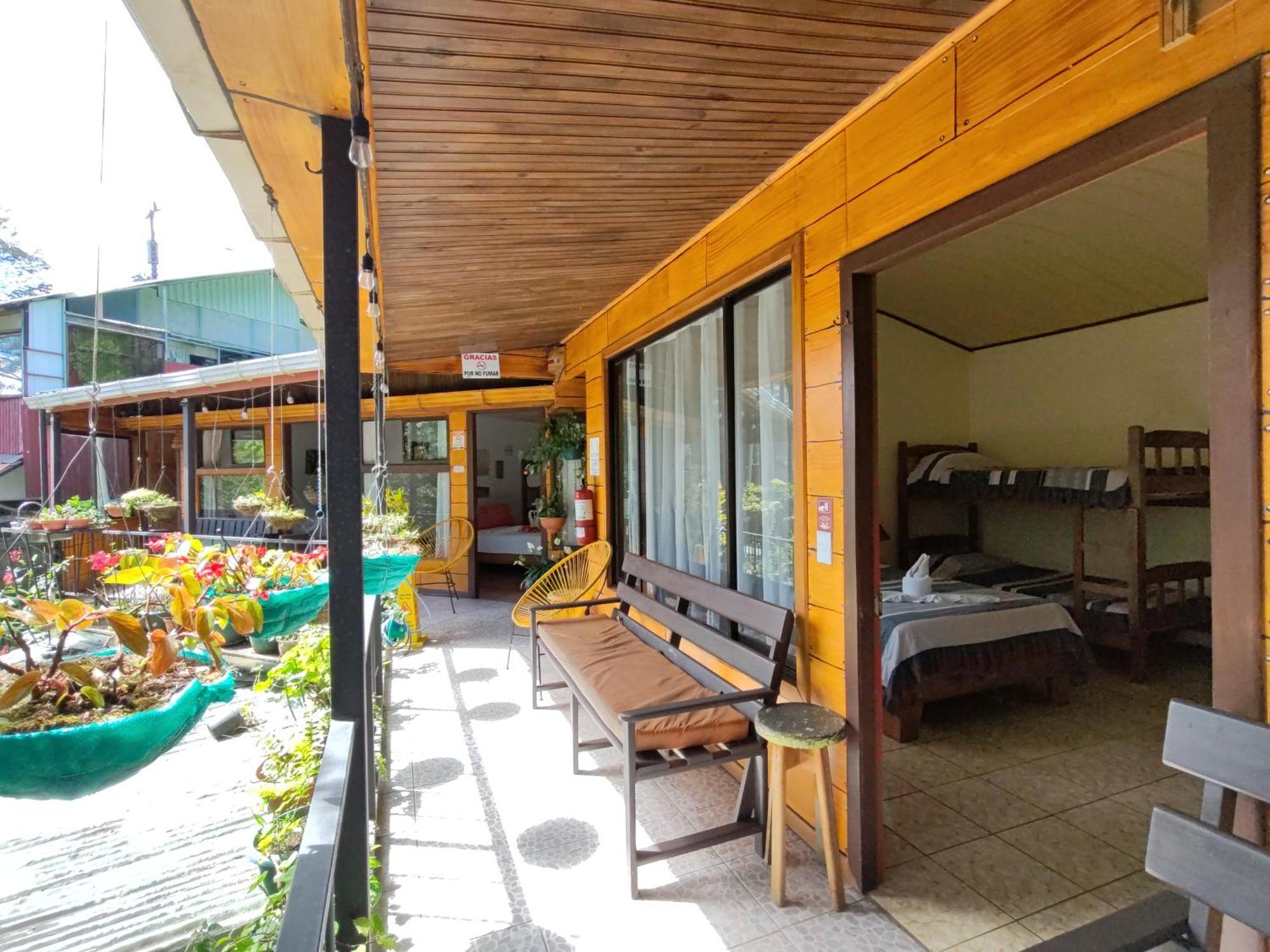 Cabinas El Pueblo B&B Monteverde Bed & Breakfast