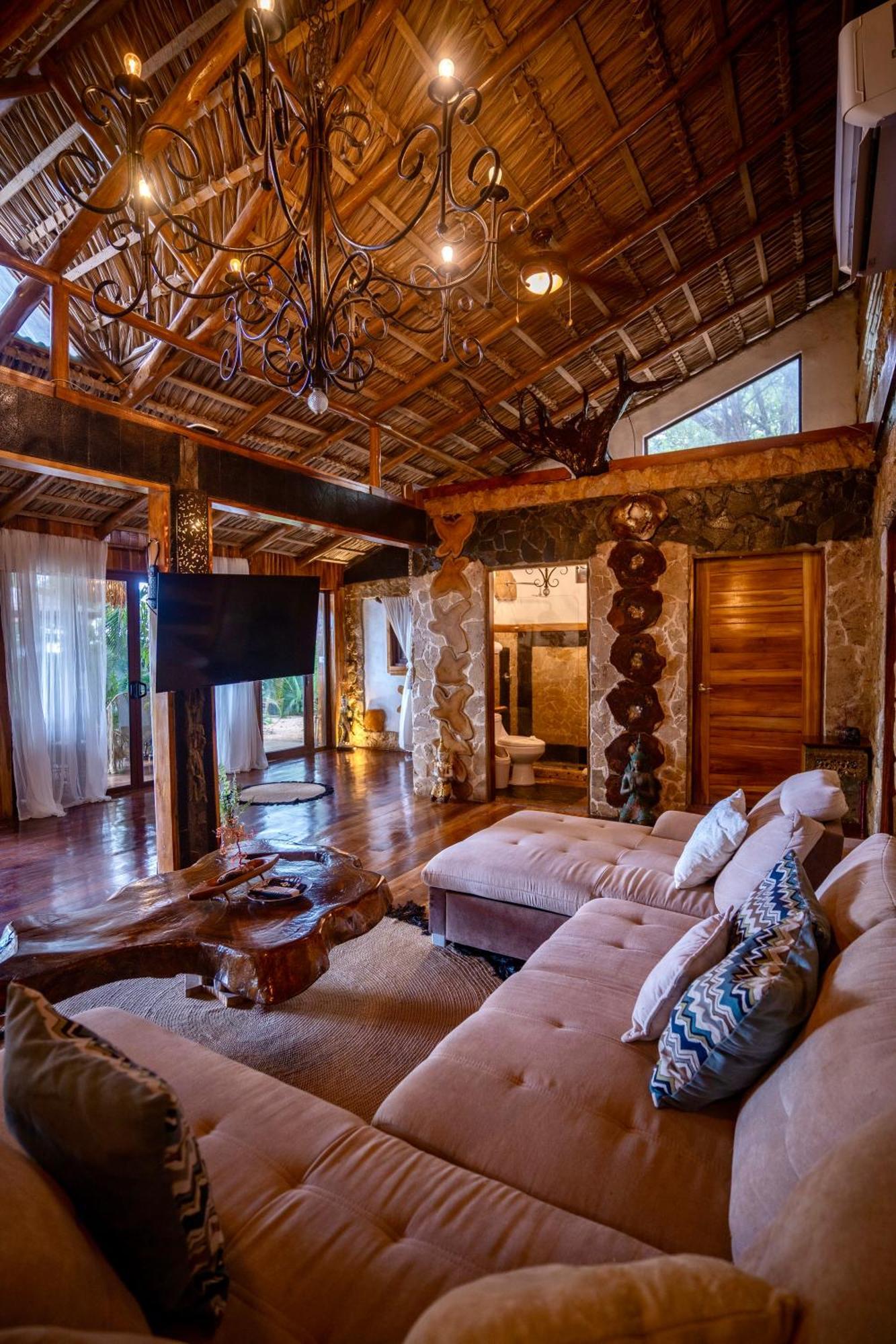 Ocho Artisan Hotel Tamarindo