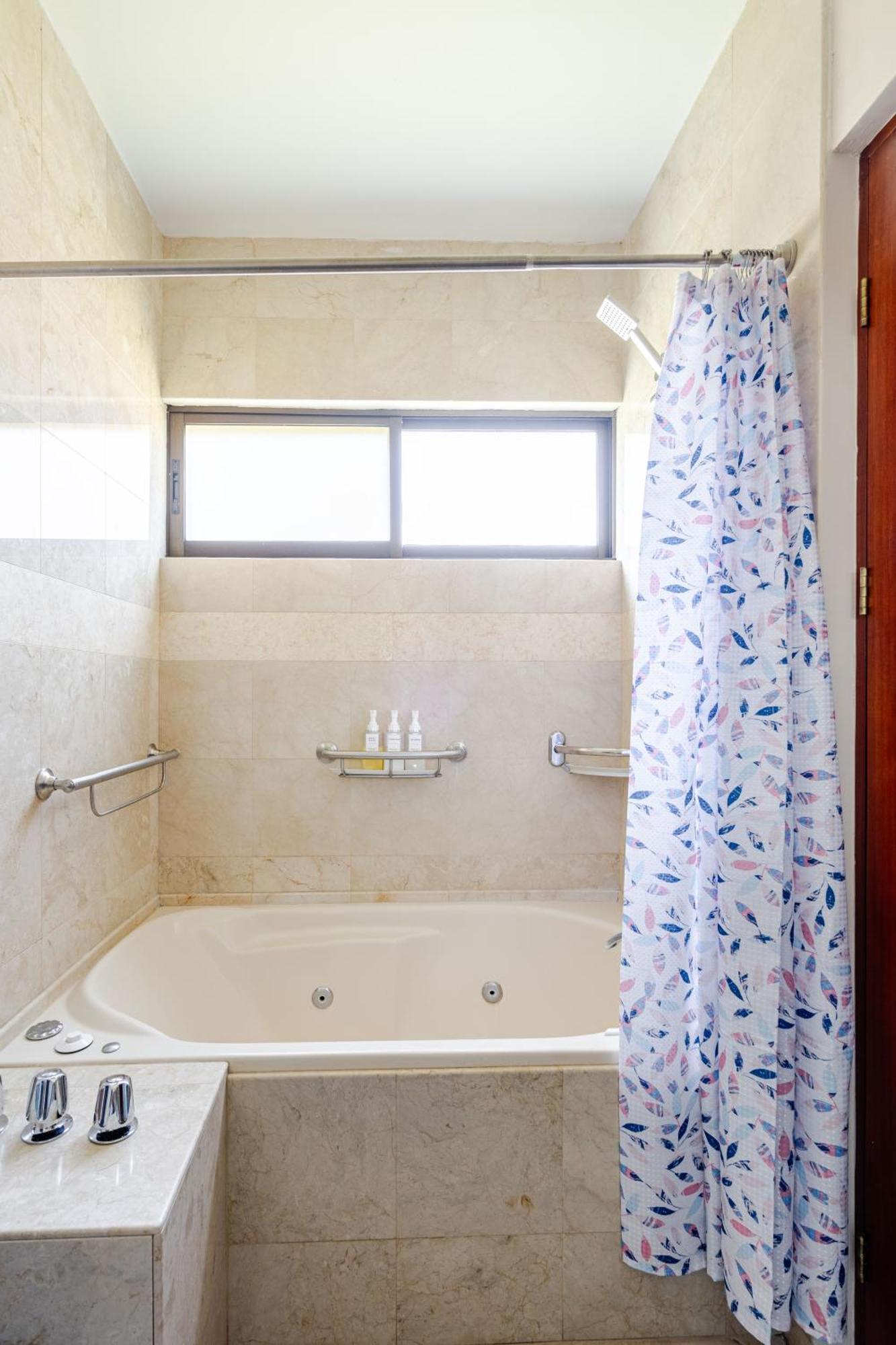 Luxury 2br Escape Near Apartment