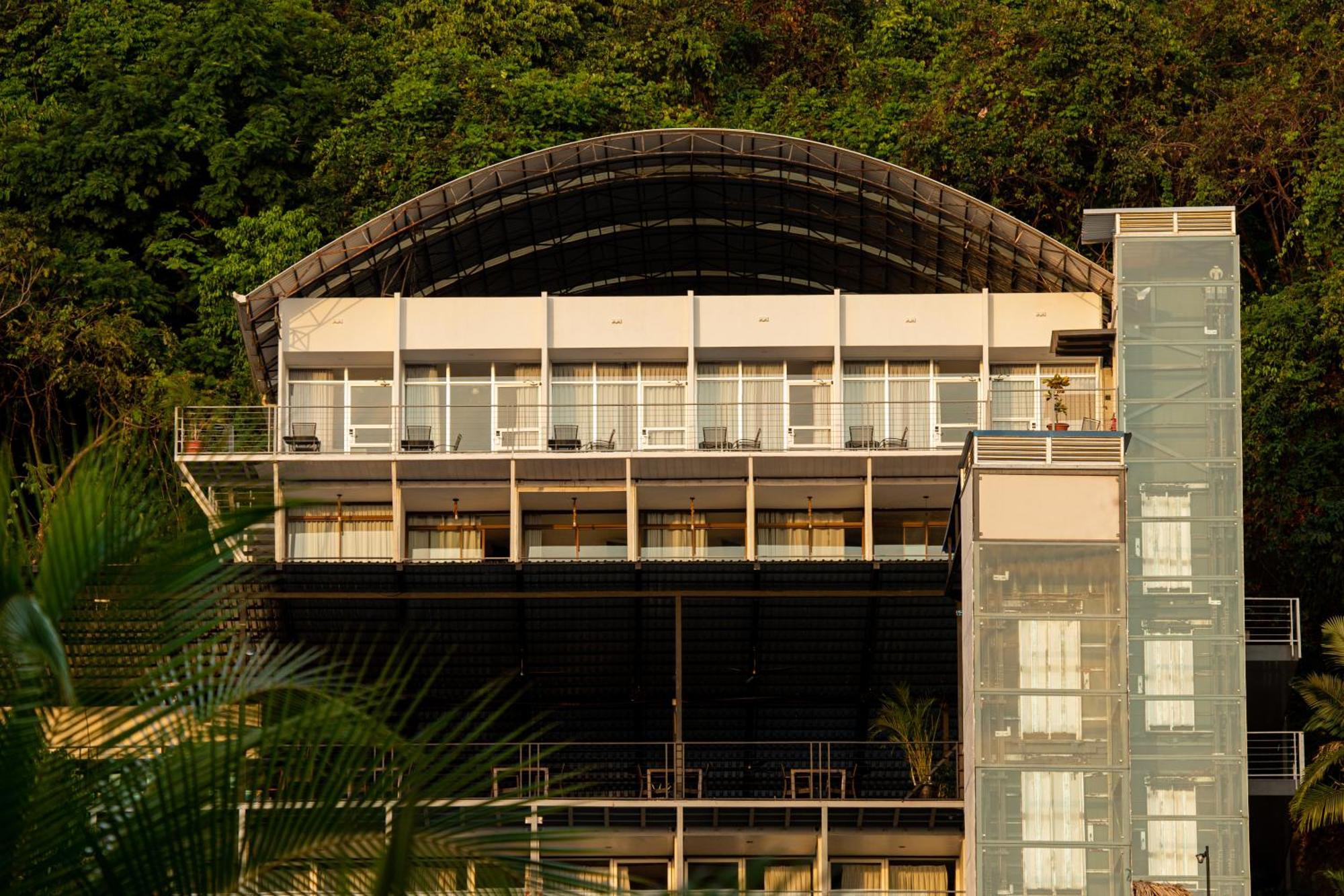 Hotel El Faro Containers Manuel Antonio