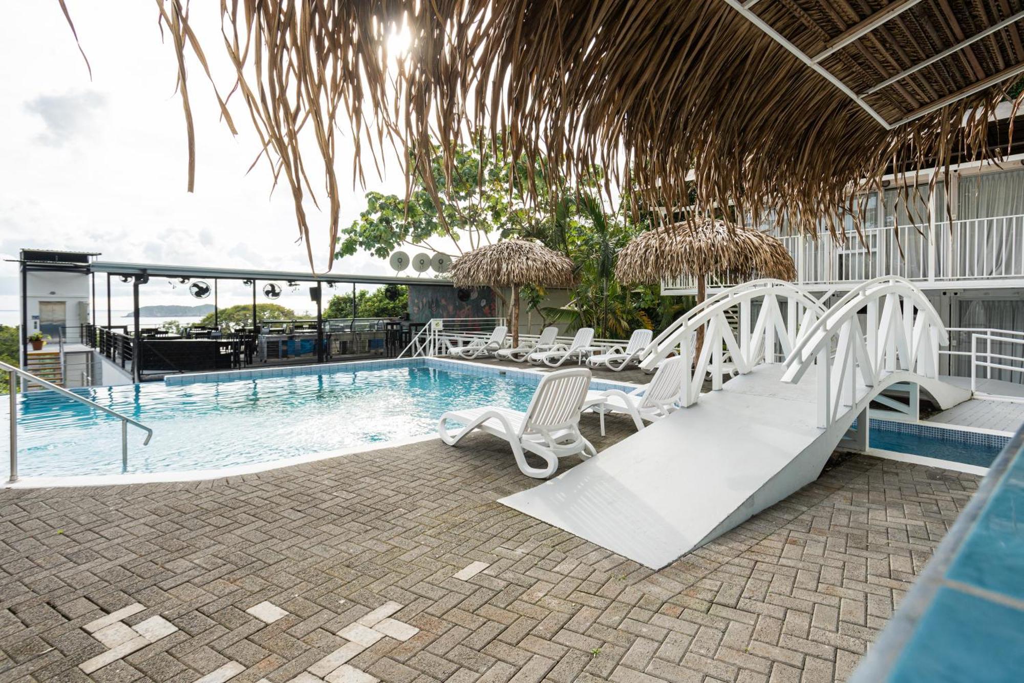 El Faro Containers Hotel 3*