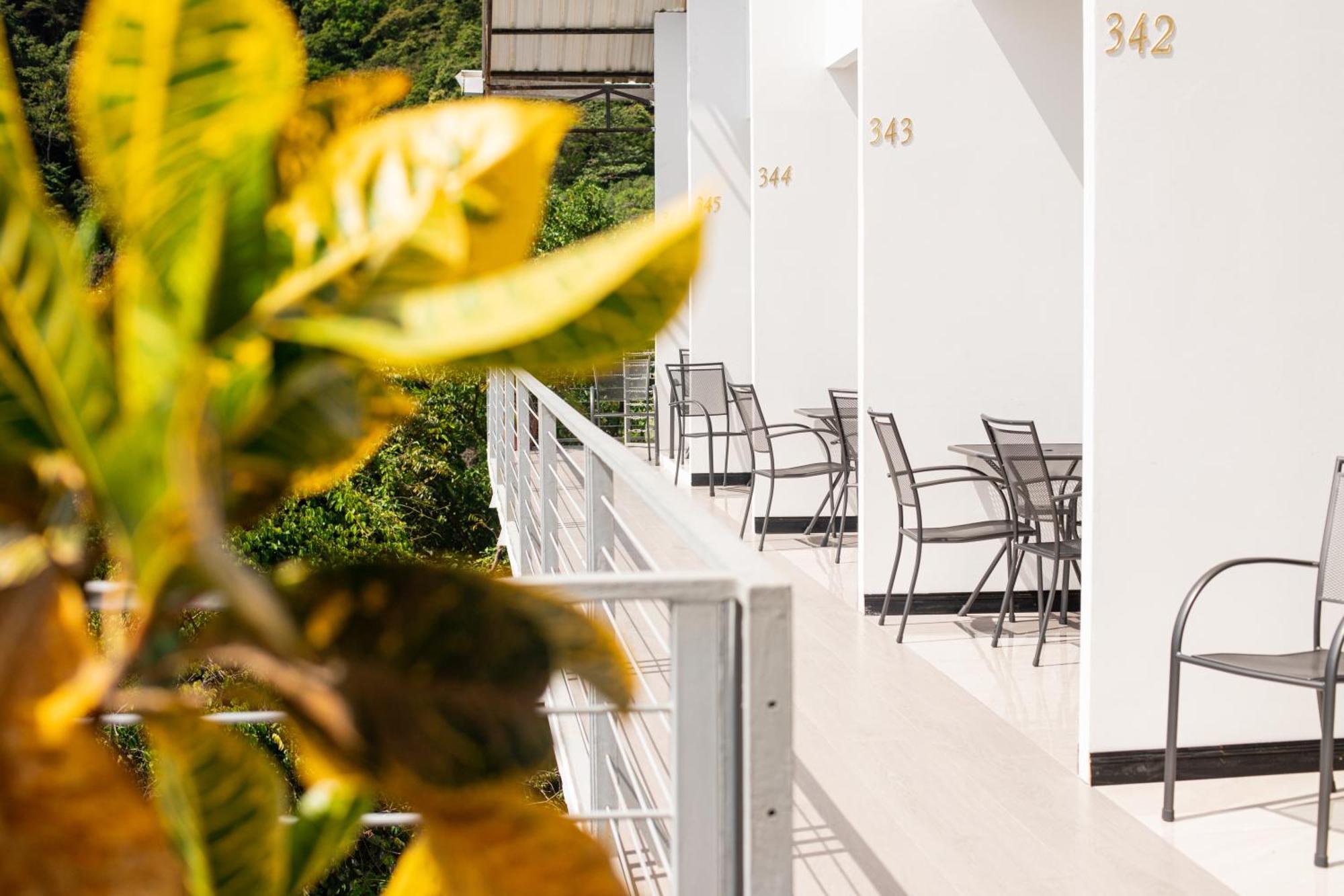 El Faro Containers Hotel 3*