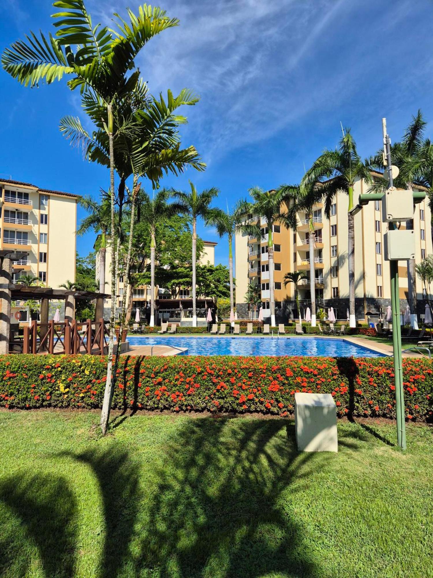 3 Bedroom Condo, Playa Y Surf, Especial Familias Costa Linda 4-19 *