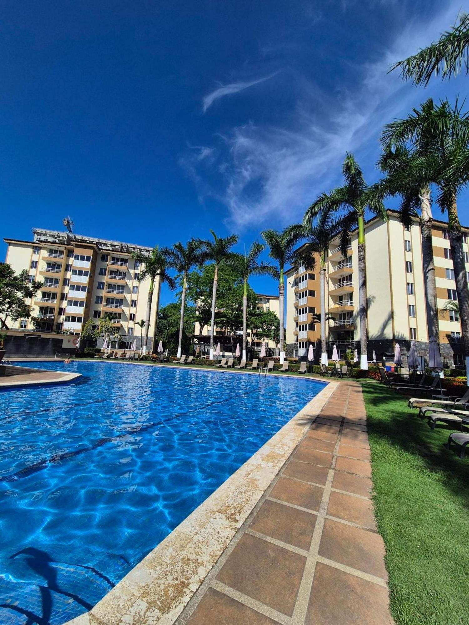 3 Bedroom Condo, Playa Y Surf, Especial Familias Costa Linda 4-19 *