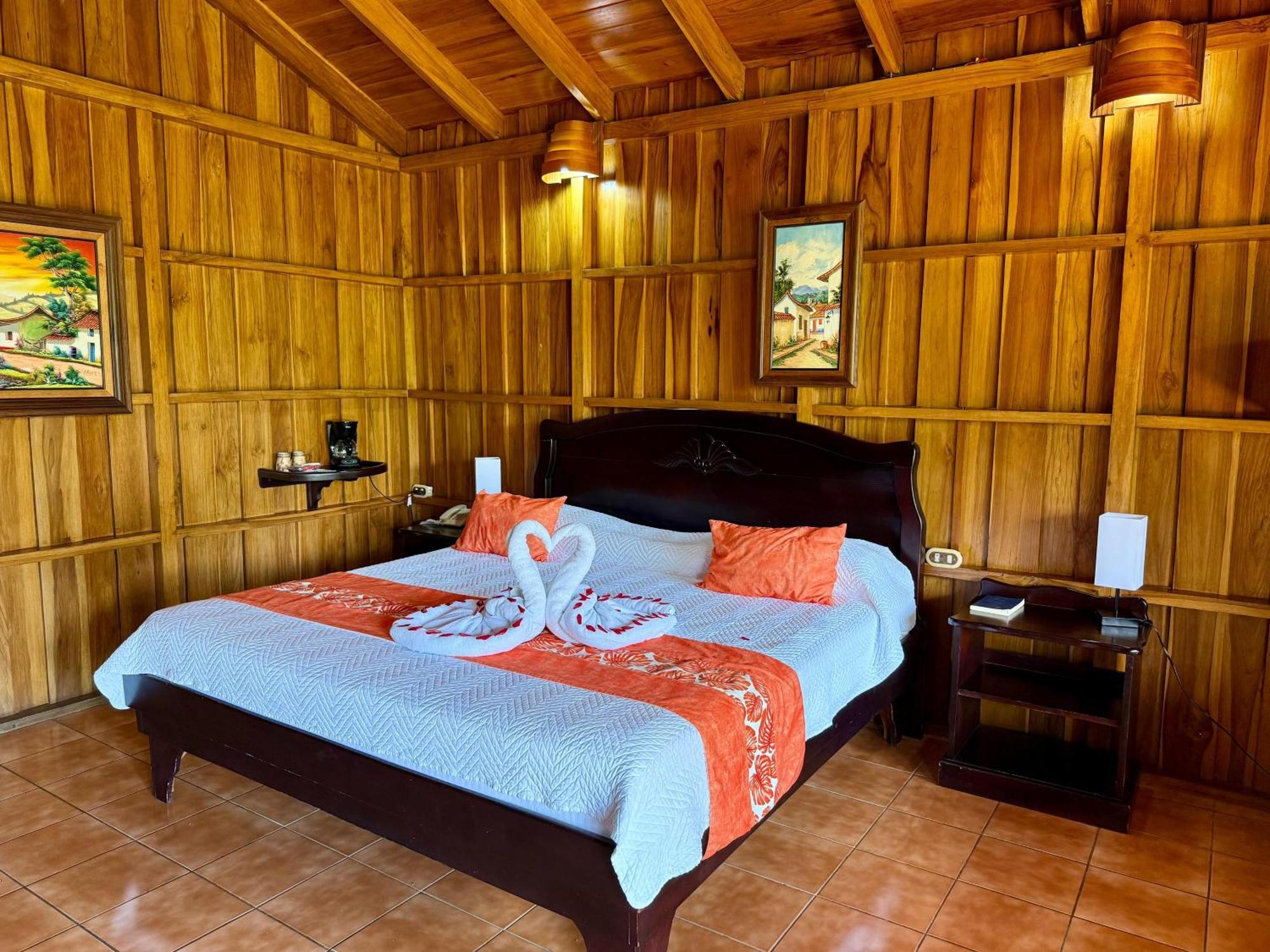 Hotel La Pradera Del Arenal 3*