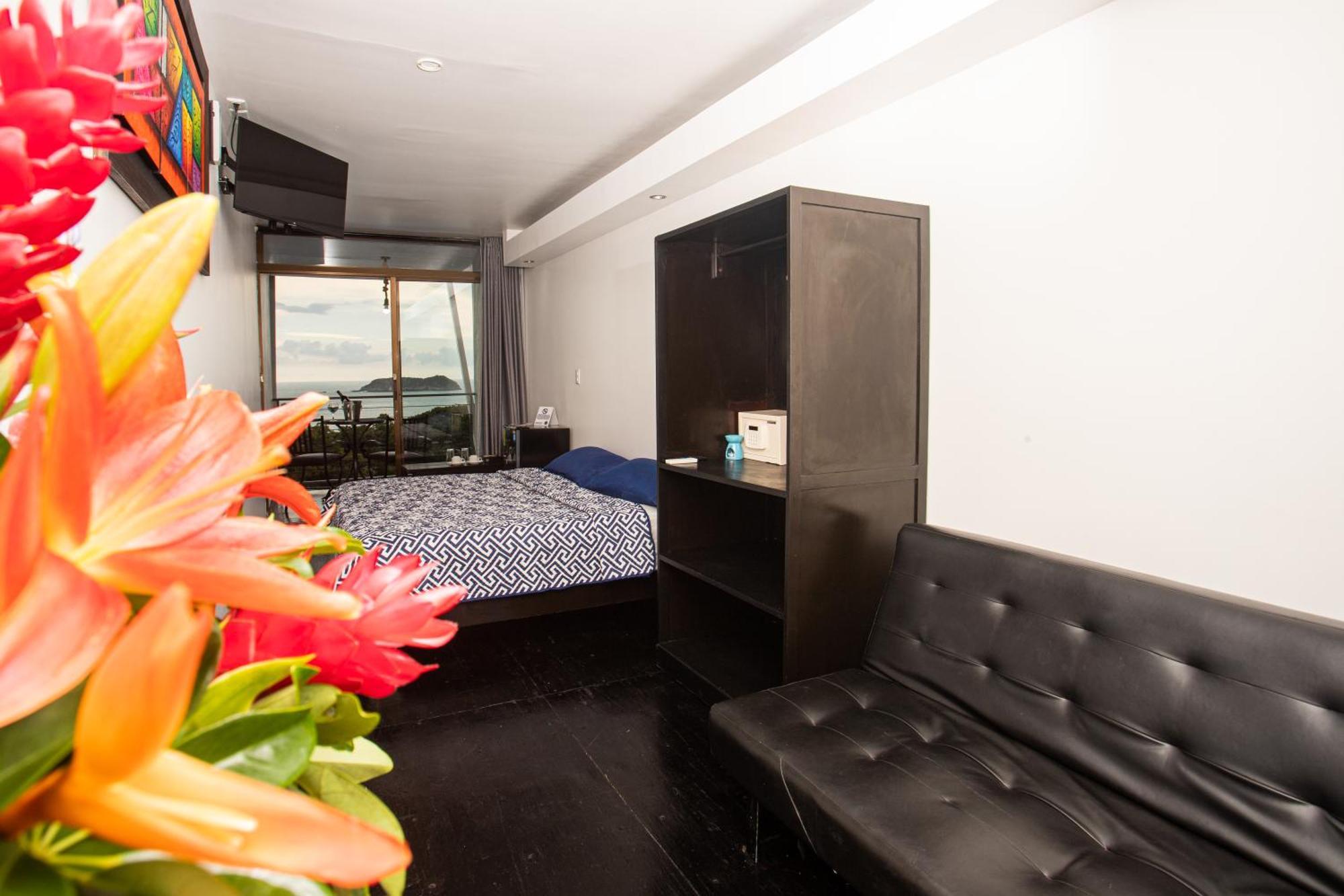 El Faro Containers Hotel