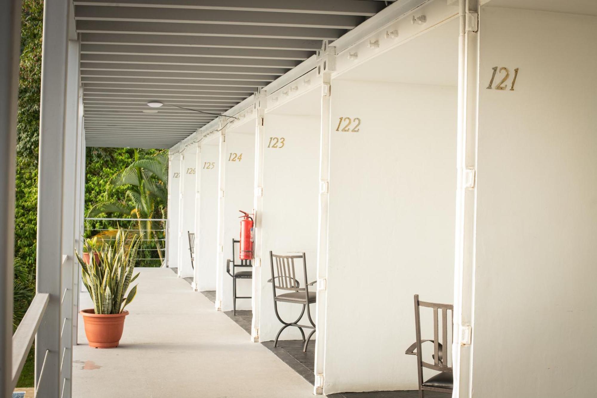 El Faro Containers Hotel 3*