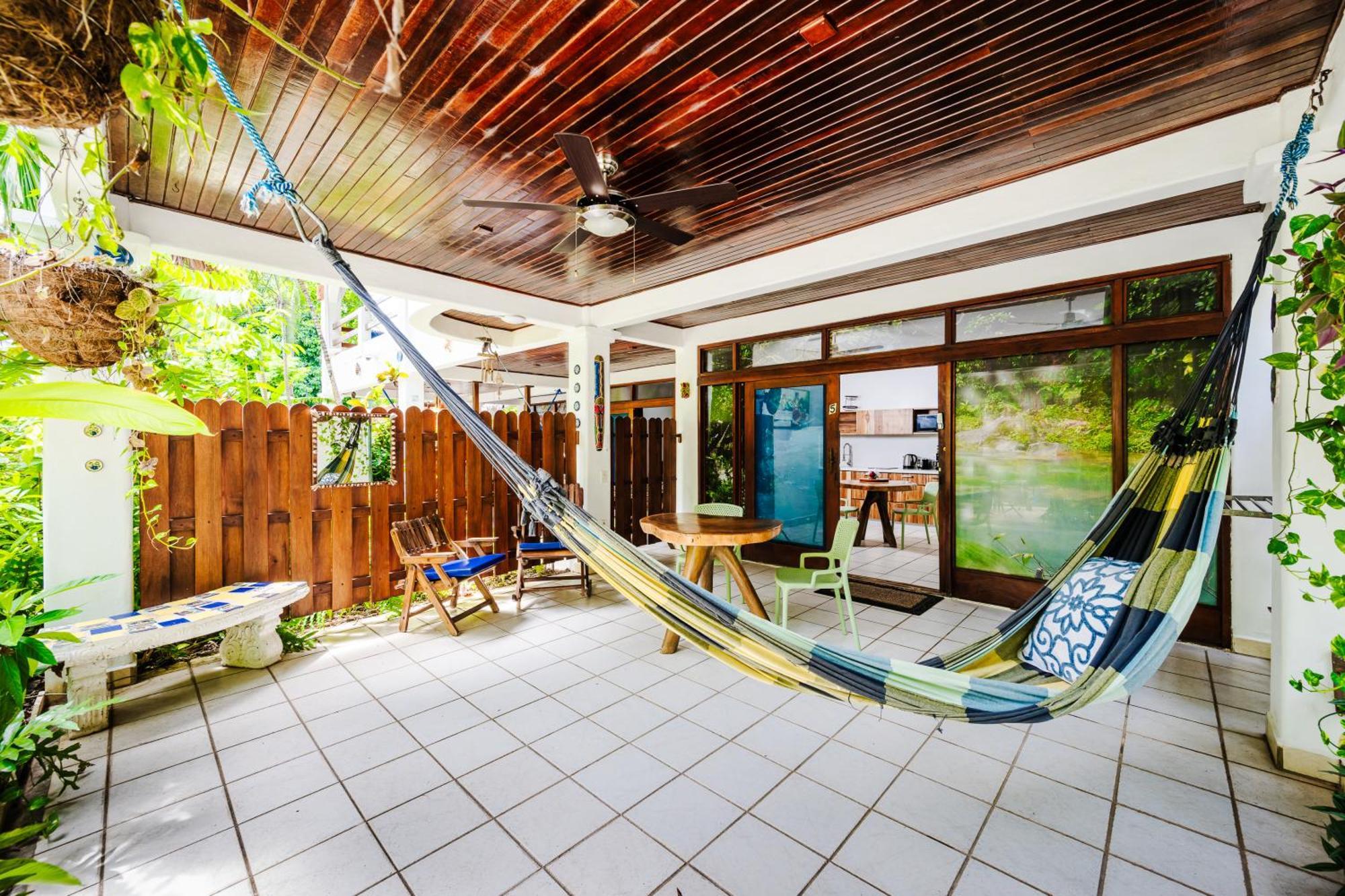 Casa Sueca - At The Tamarindo