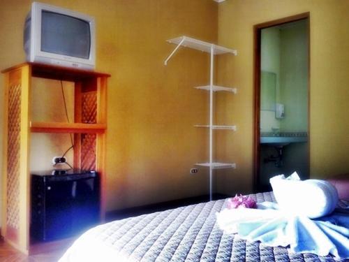 Loma Real Hot Springs Hotel 2*