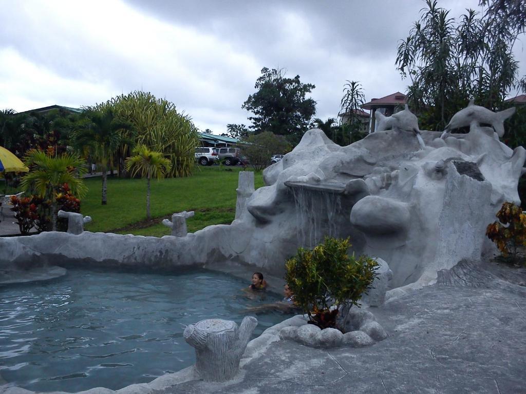 Loma Real Hot Springs