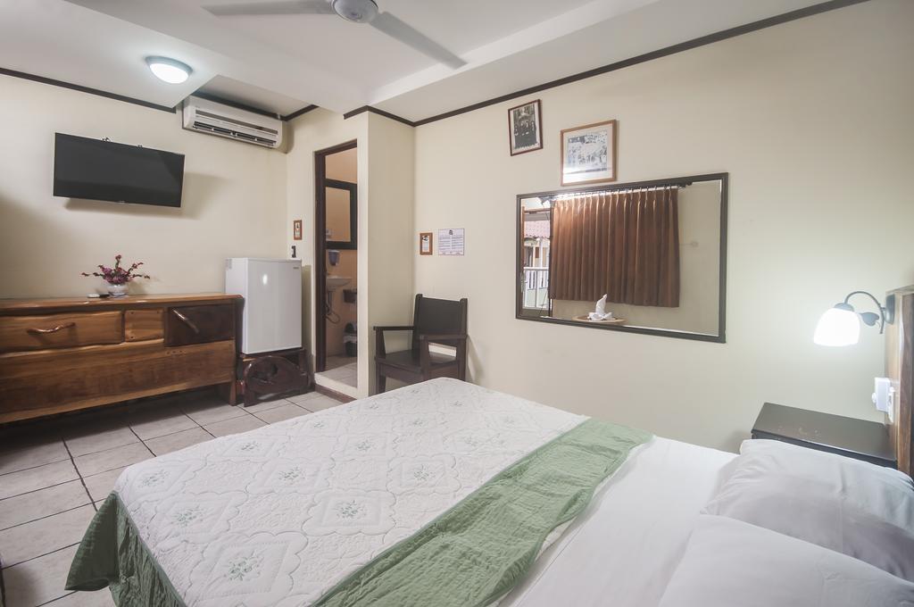 Cadillac Rock Hotel 2*